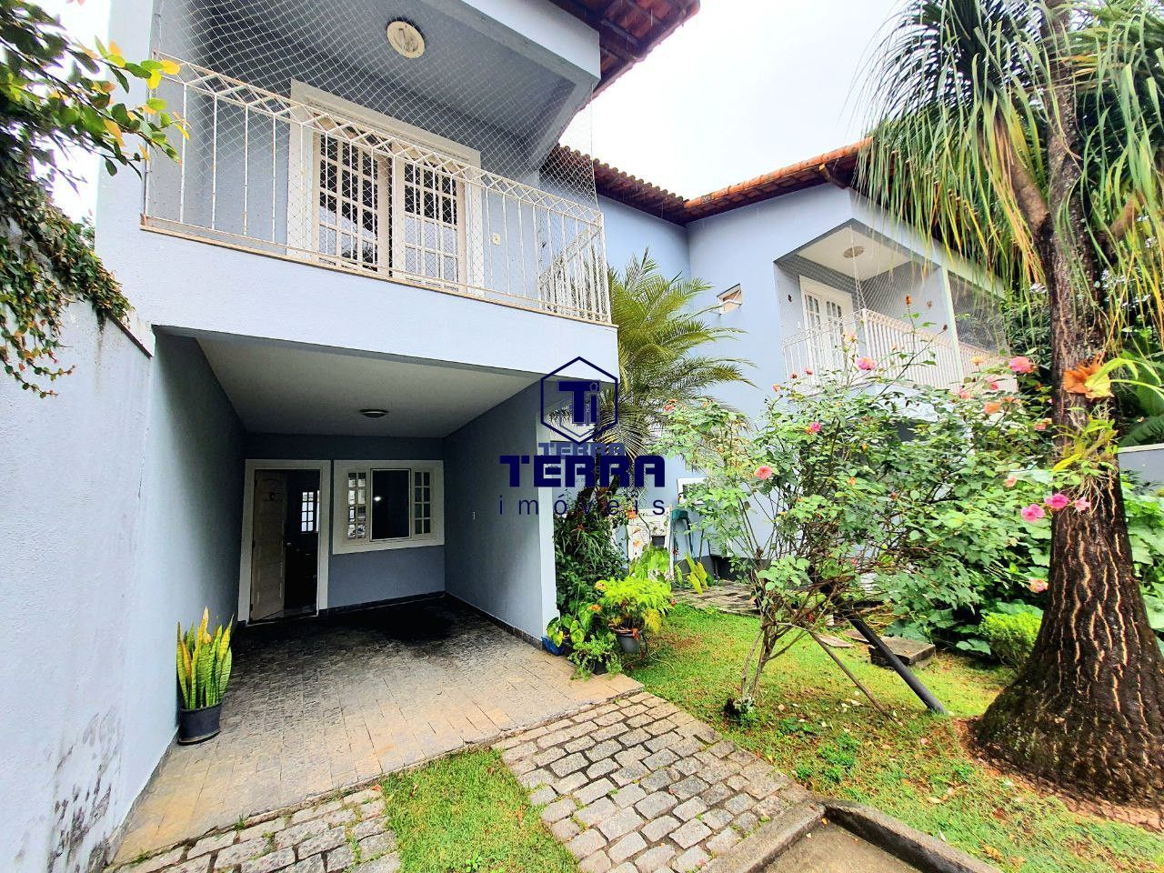 Imagens do imóveis Casa duplex, dentro de condomínio, com excelente localização em Maria Paula
