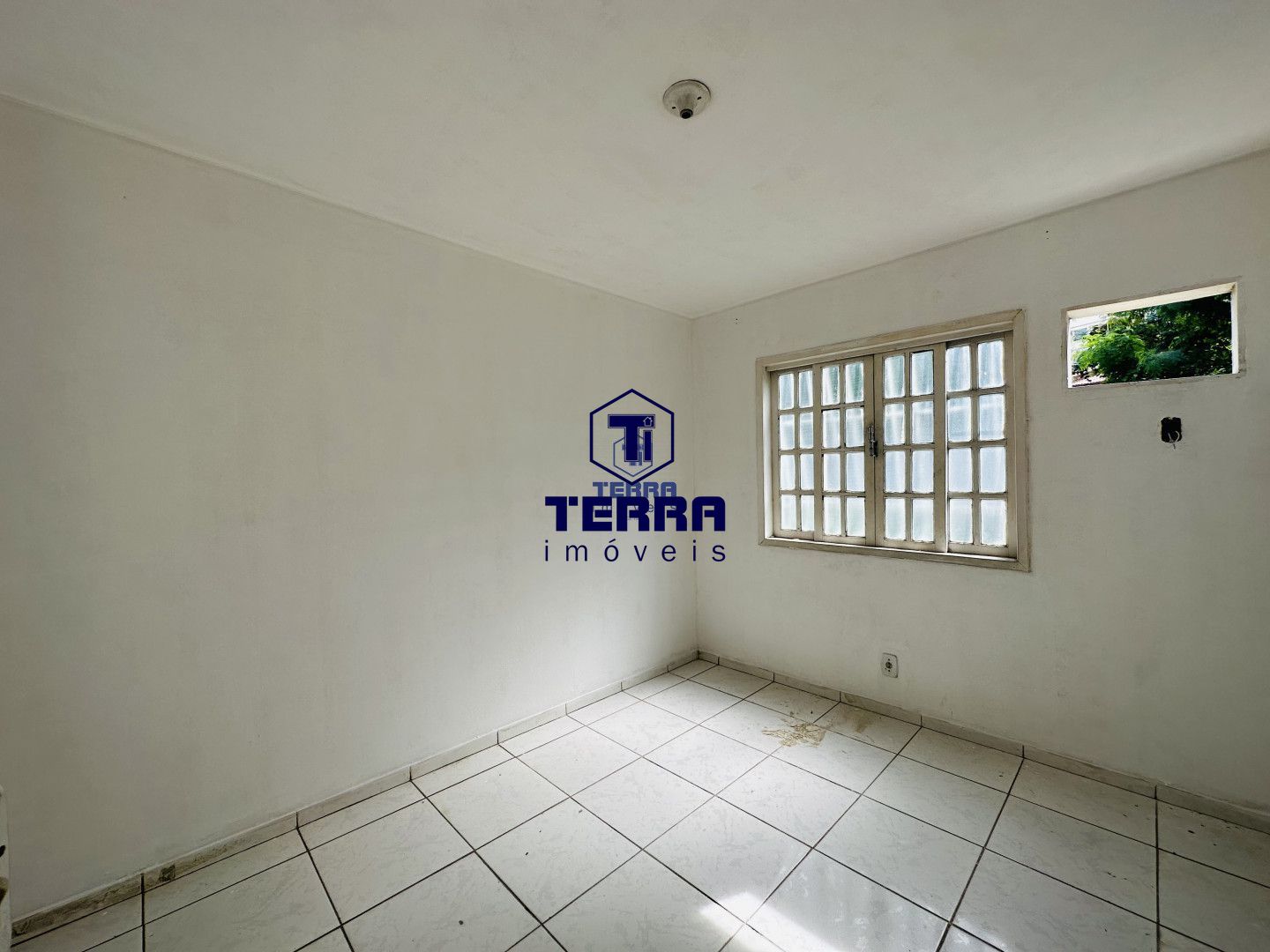 Imagens do imóveis Casa linear dentro de condomínio com área de lazer e segurança!