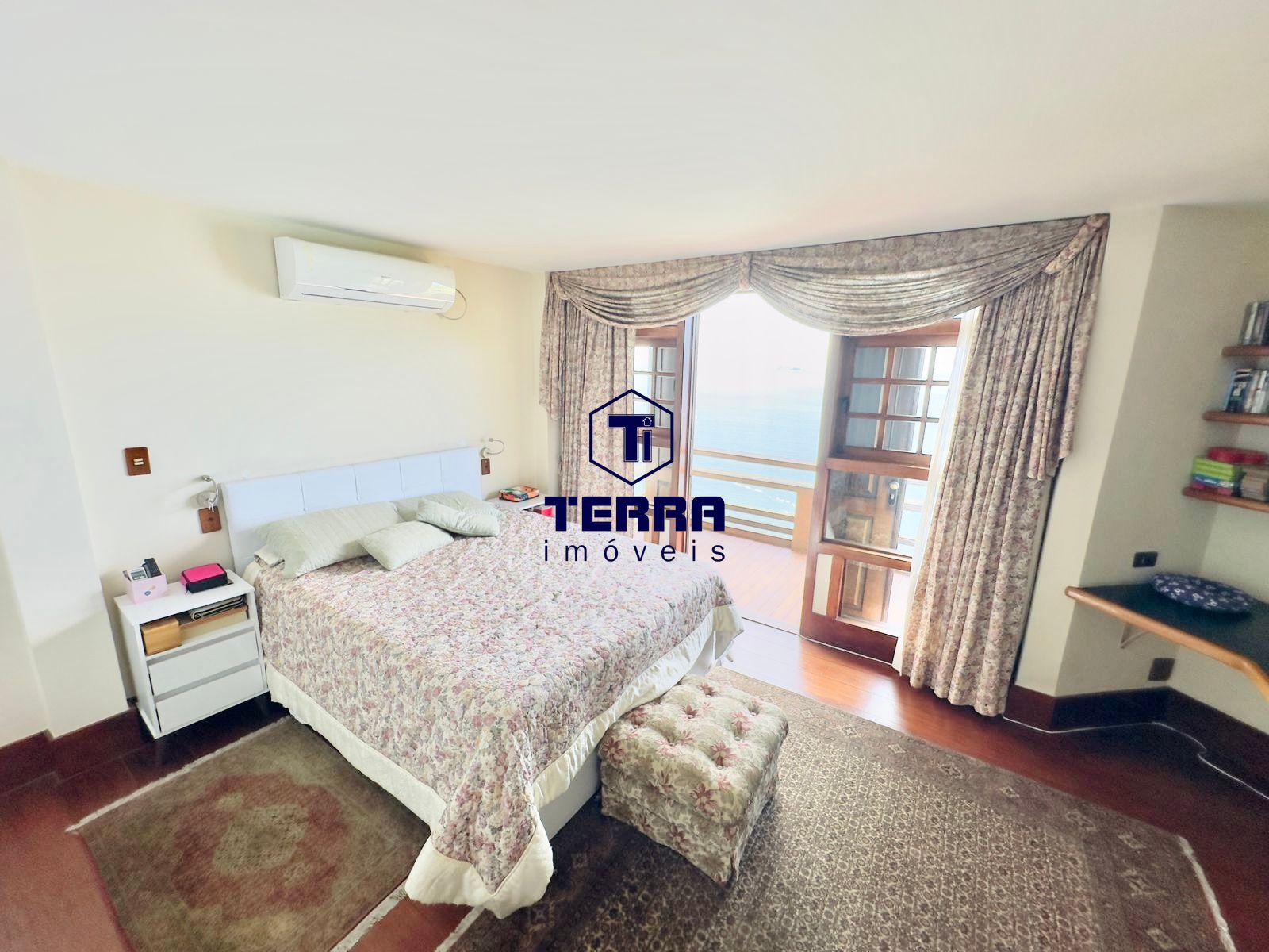 Imagens do imóveis Casa Espetacular no Joá, com 4 suítes , elevador e vista eterna pro mar!!!