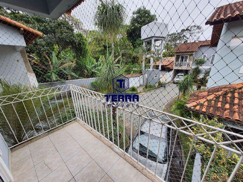 Imagens do imóveis Casa duplex, dentro de condomínio, com excelente localização em Maria Paula