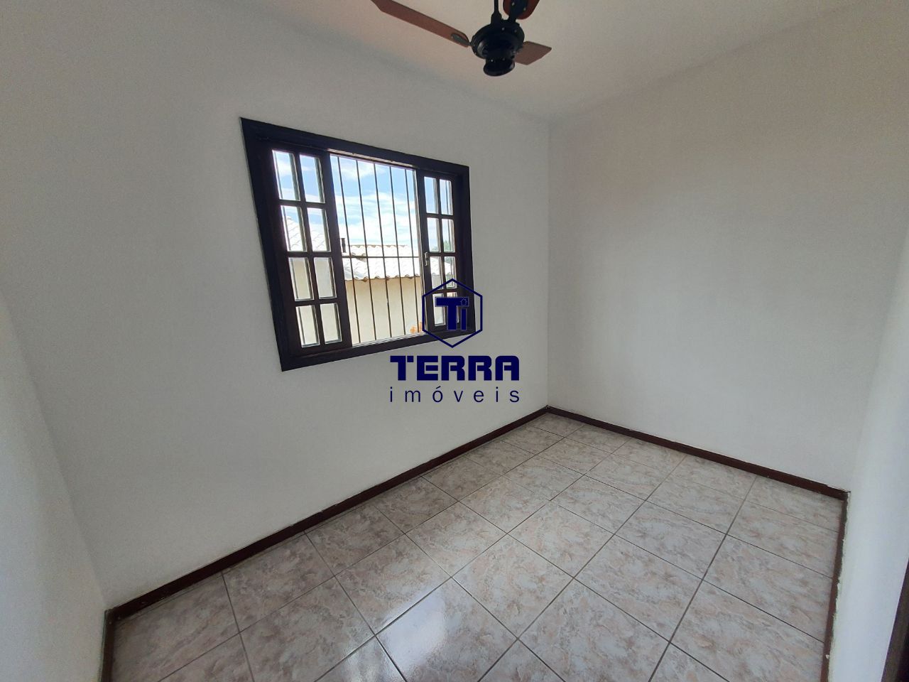 Imagens do imóveis Casa dentro de condomínio, com excelente localização no Rio do Ouro.