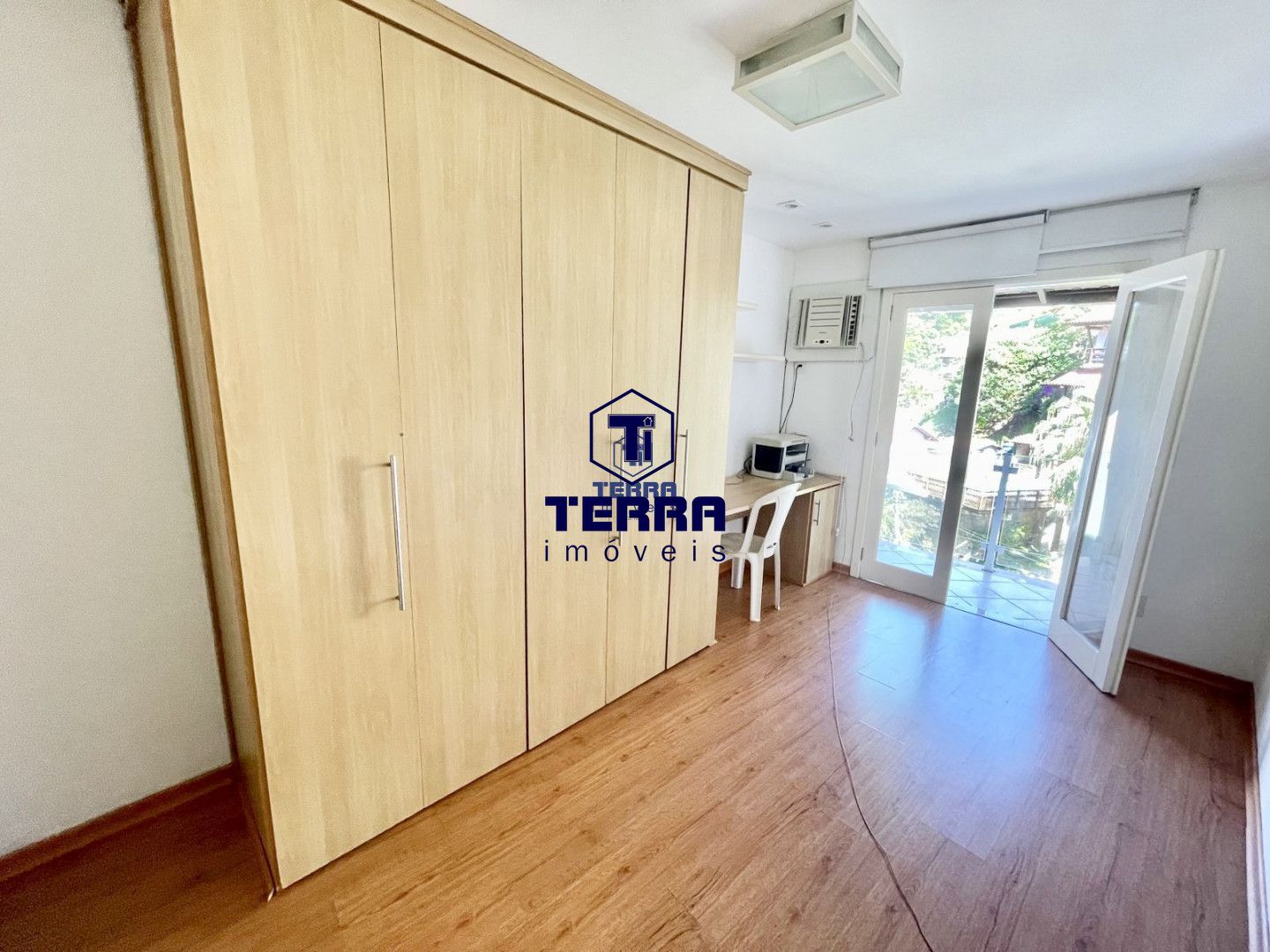 Imagens do imóveis Linda residência no Badu, com 6 quartos sendo 5 suítes, área de lazer completa.