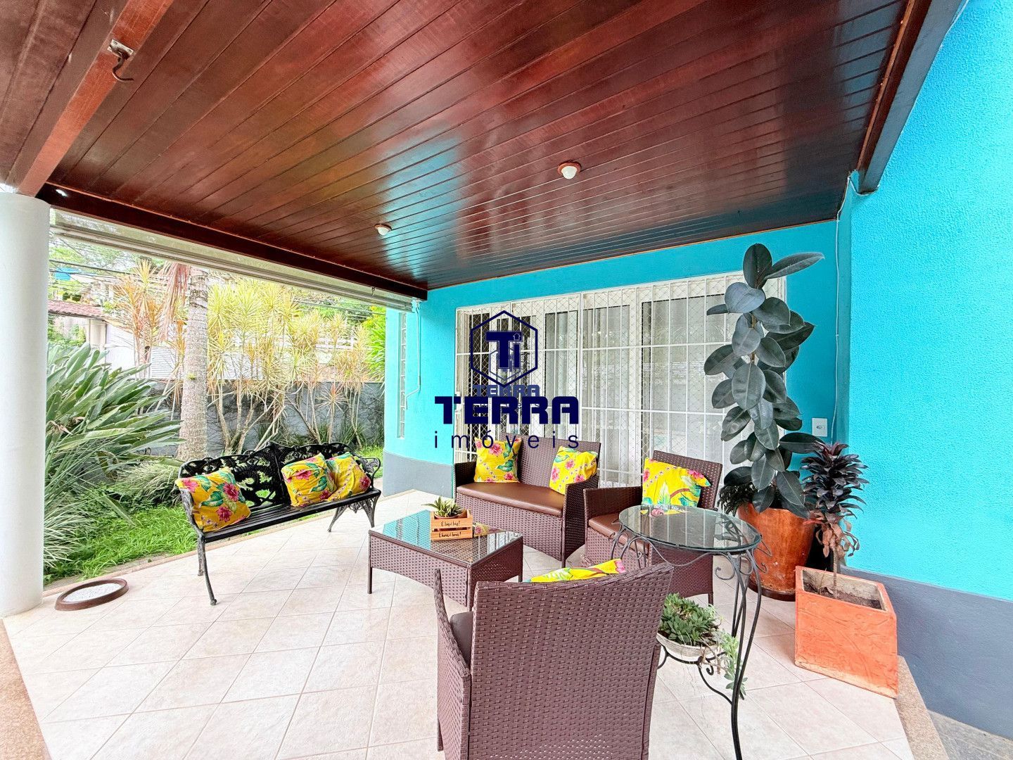 Imagens do imóveis Excelente casa linear de condomínio com 4 quartos, área gourmet e piscina!