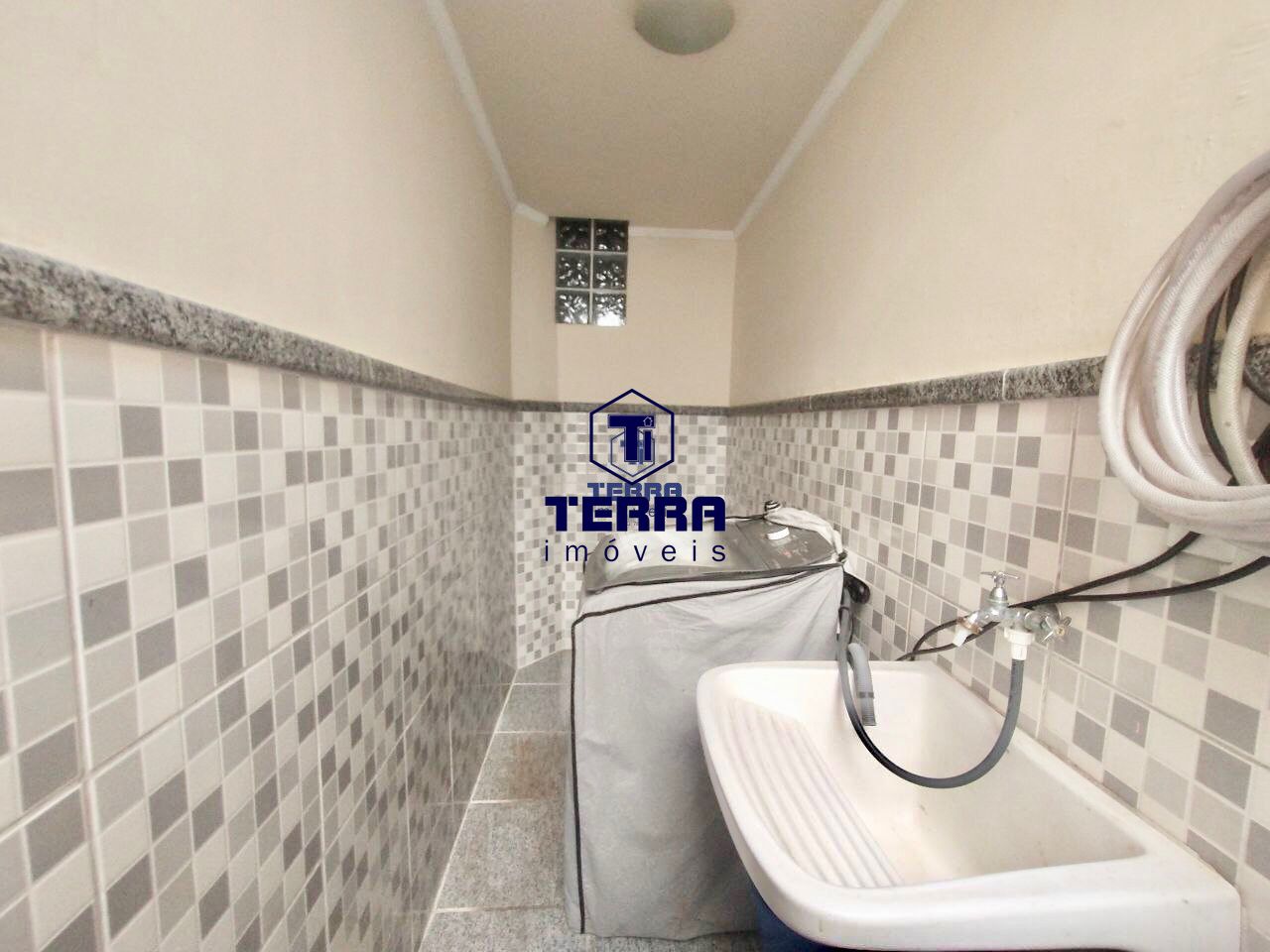 Imagens do imóveis Excelente casa duplex no Colubandê com 4 quartos, suíte com varanda e piscina.