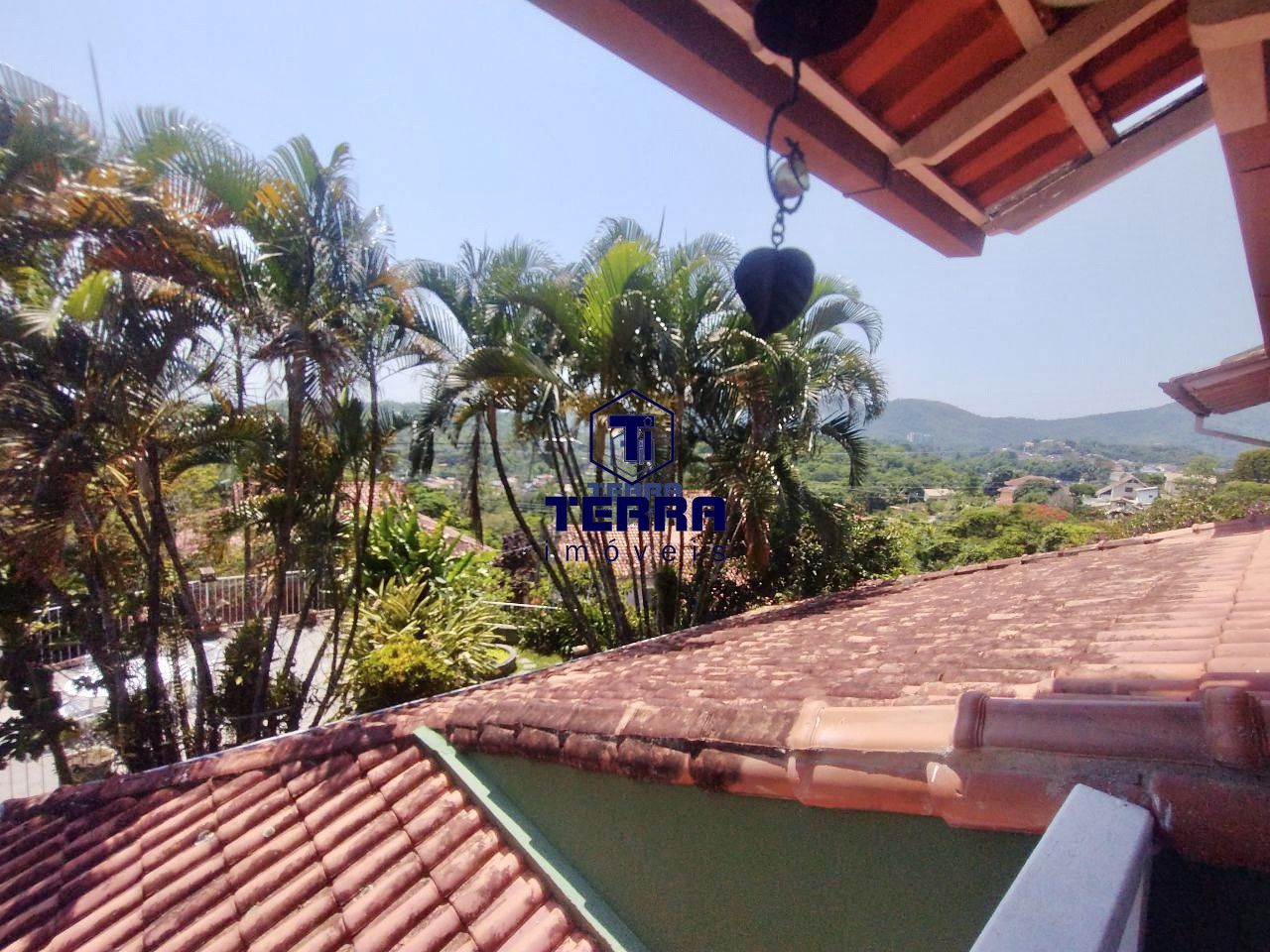 Imagens do imóveis Linda residência com 6 quartos sendo uma suíte com closet e vista panorâmica.