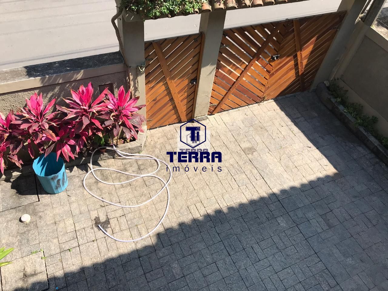 Imagens do imóveis Ampla casa de 3 quartos com quintal arborizado no Badú em Pendotiba.