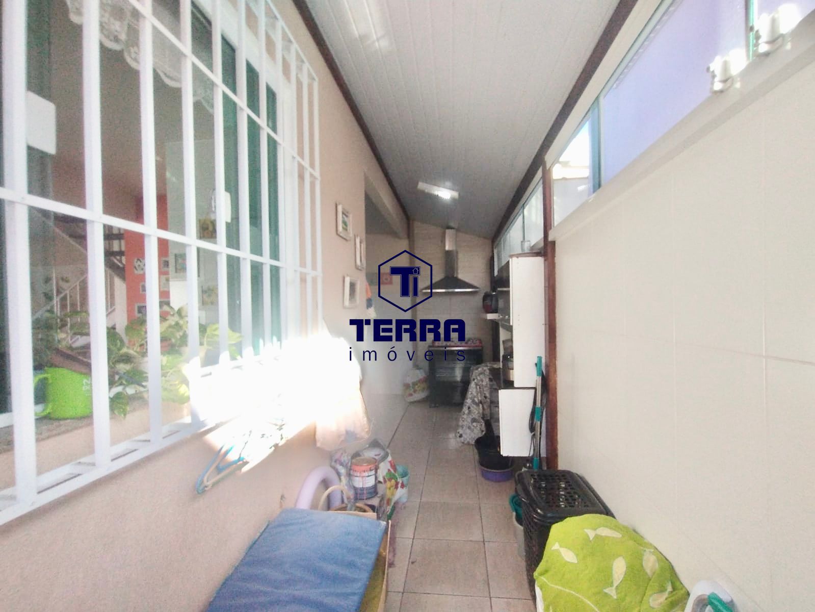 Imagens do imóveis Linda residência em Maria Paula, com 3 quartos, uma suíte e quintal privativo.