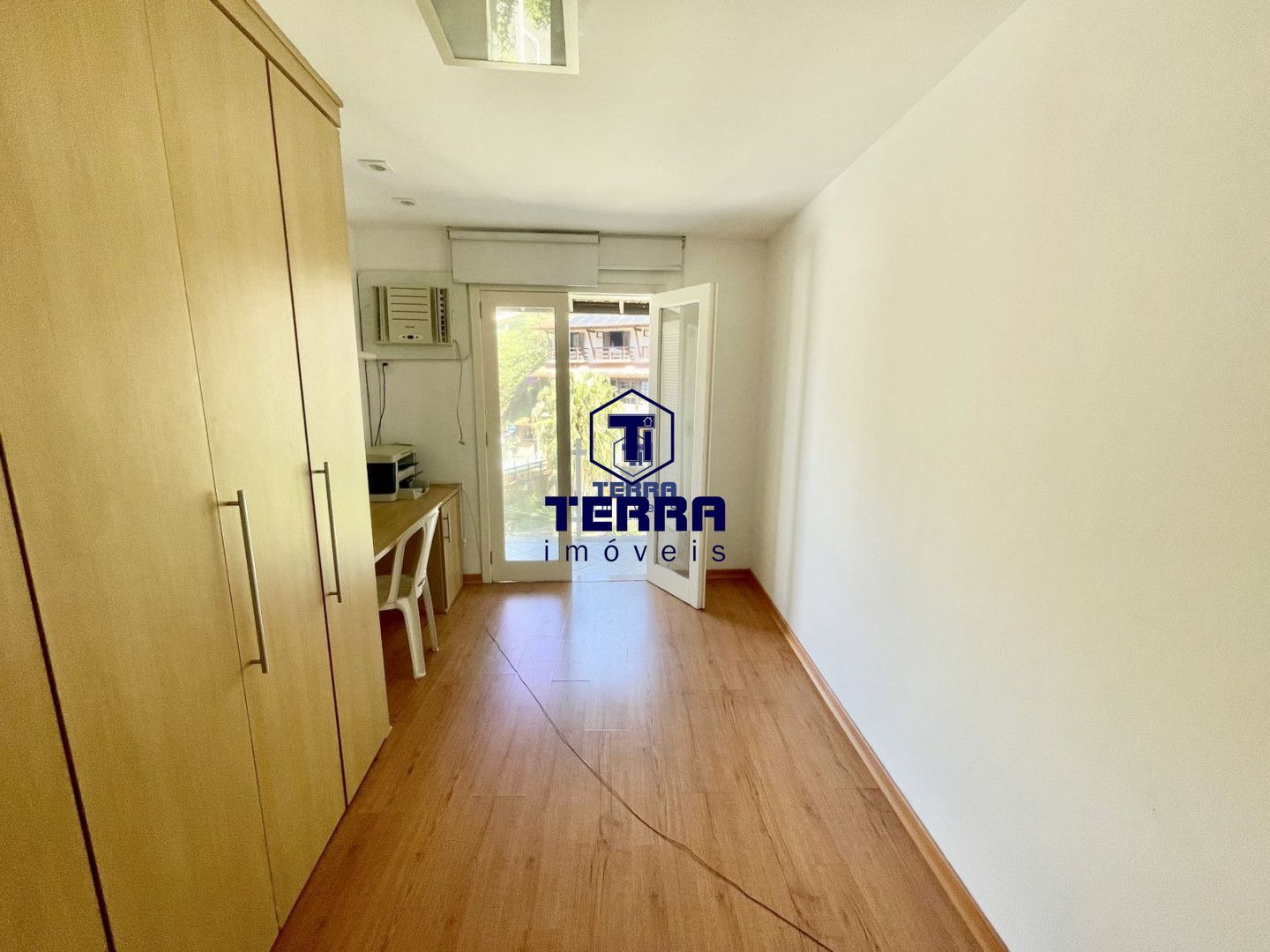 Imagens do imóveis Linda residência no Badu, com 6 quartos sendo 5 suítes, área de lazer completa.
