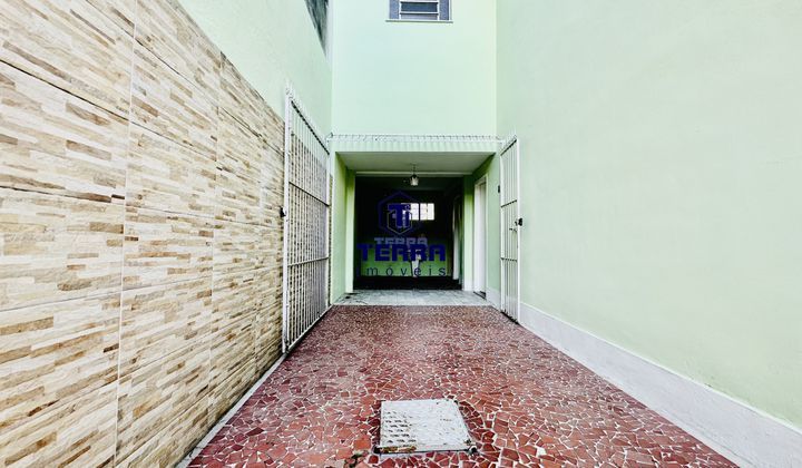 Imagens do imóveis Casa duplex com quintal, junto e a lado ao centro de São Gonçalo.