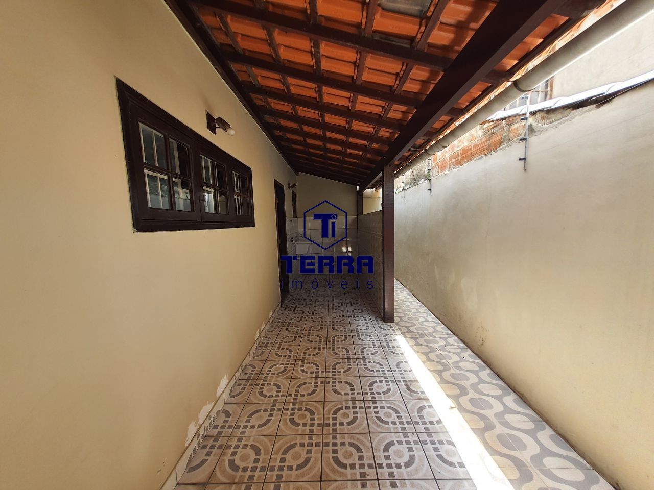 Imagens do imóveis Casa dentro de condomínio, com excelente localização no Rio do Ouro.