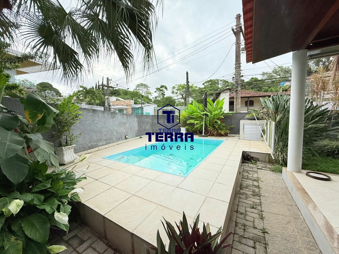 Imagens do imóveis Excelente casa linear de condomínio com 4 quartos, área gourmet e piscina!