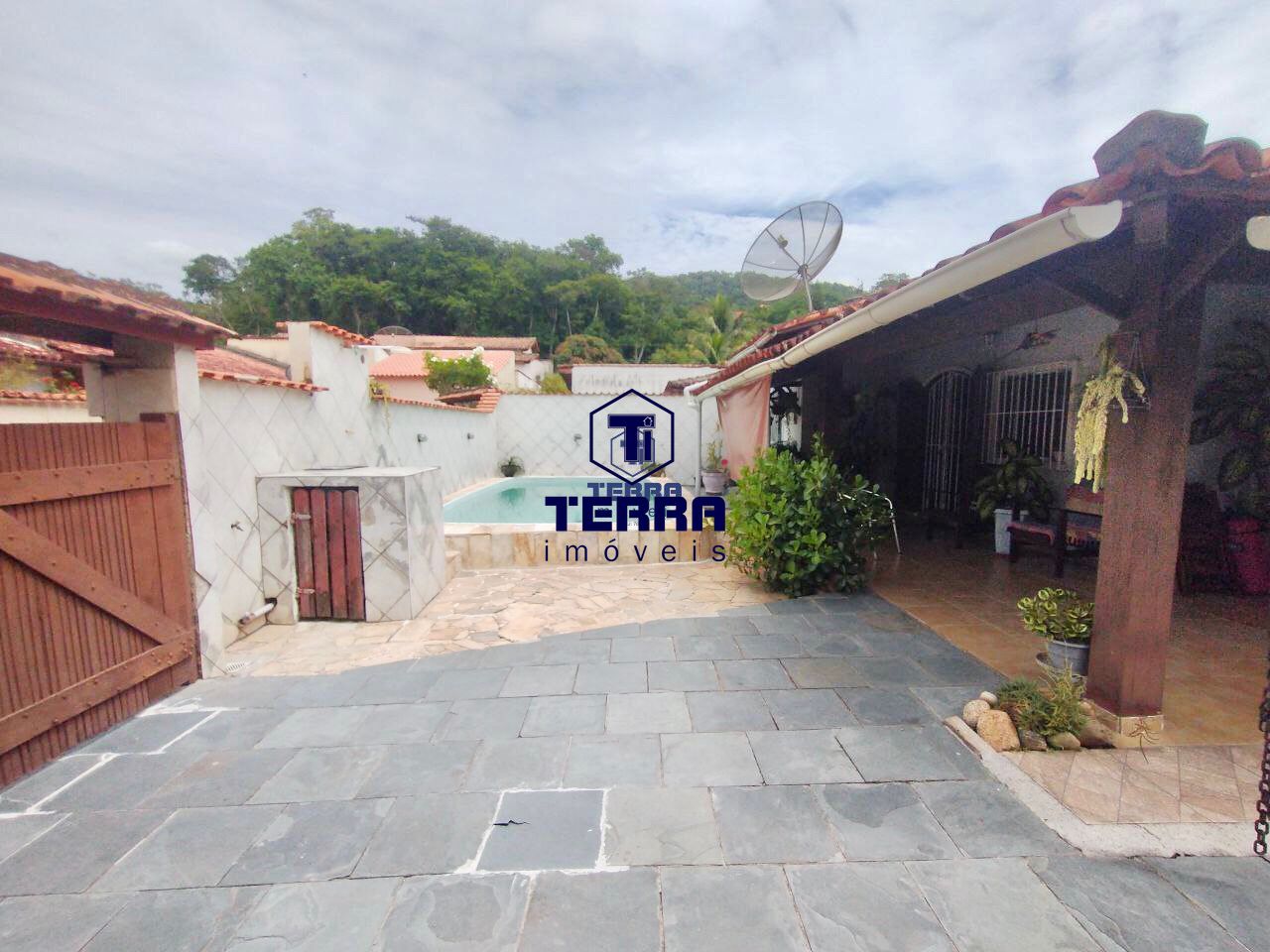 Imagens do imóveis Ótima casa em Itaipu com 3 quartos uma suíte, espaço gourmet e piscina.