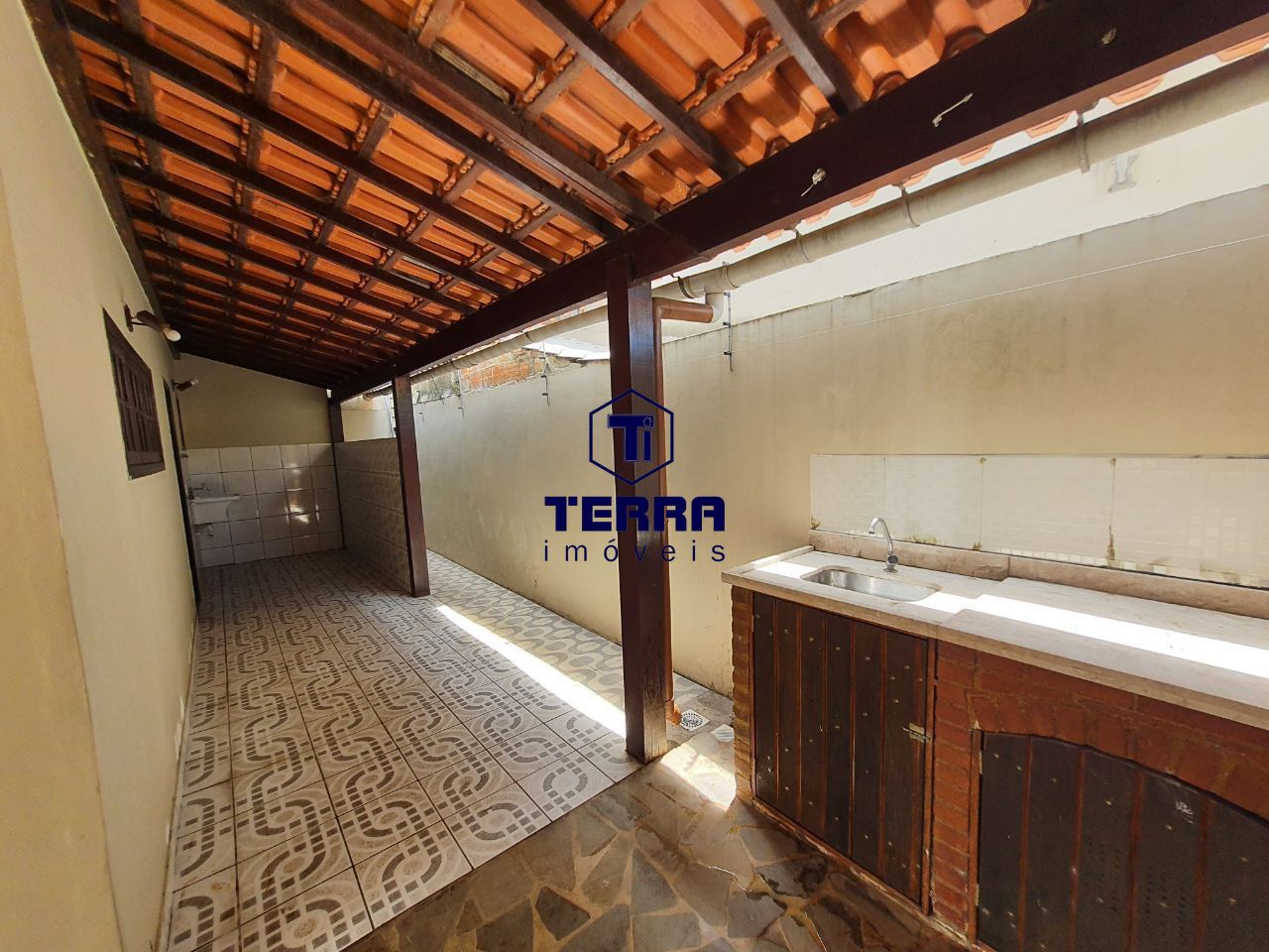 Imagens do imóveis Casa dentro de condomínio, com excelente localização no Rio do Ouro.