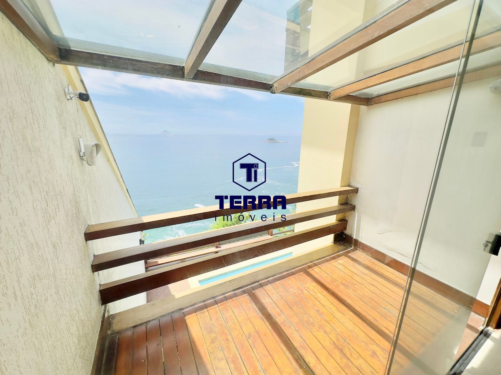 Imagens do imóveis Casa Espetacular no Joá, com 4 suítes , elevador e vista eterna pro mar!!!