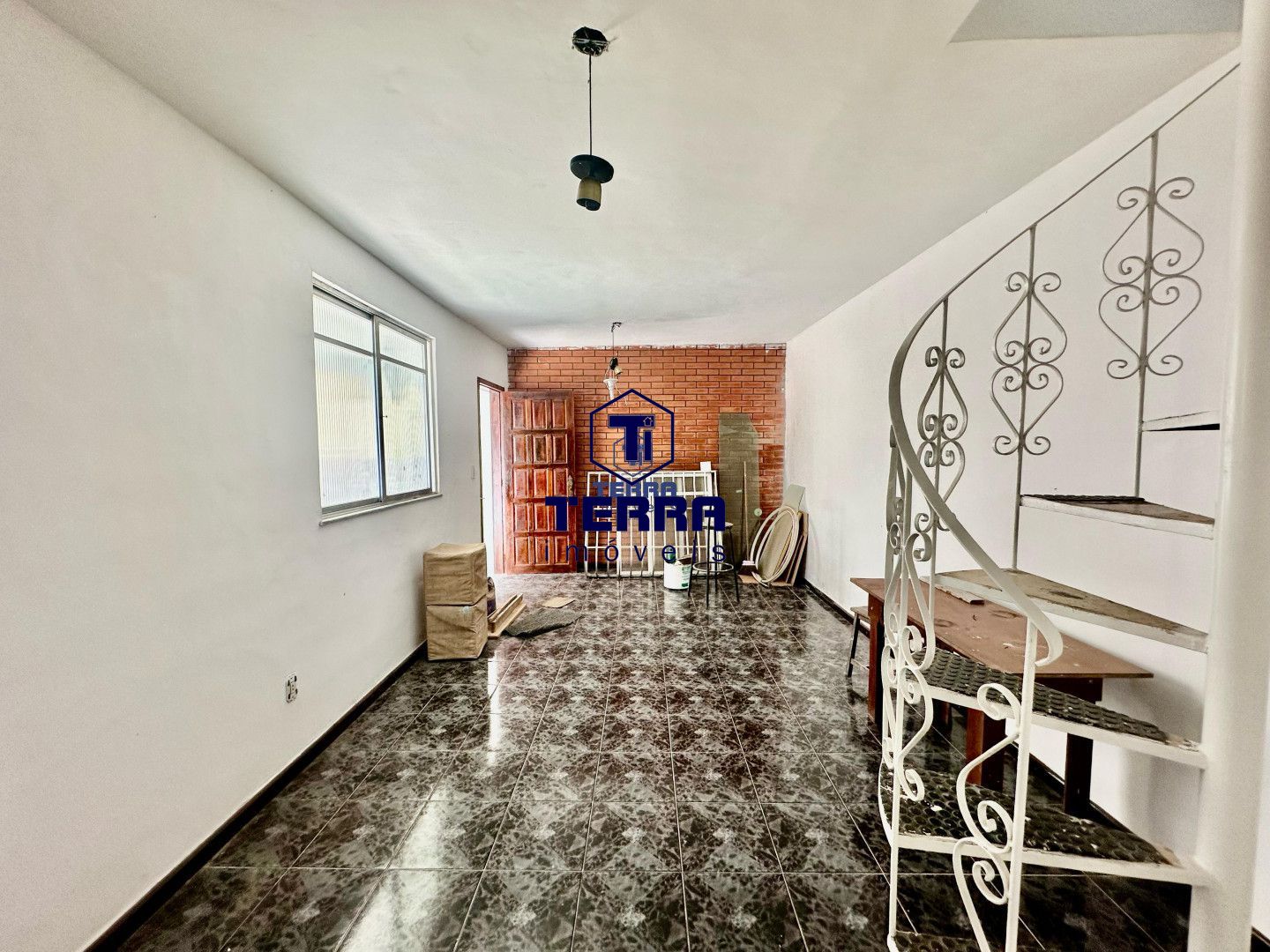 Imagens do imóveis Duplex 3 quartos sendo 1 suíte em Maria Paula. Recém reformada!