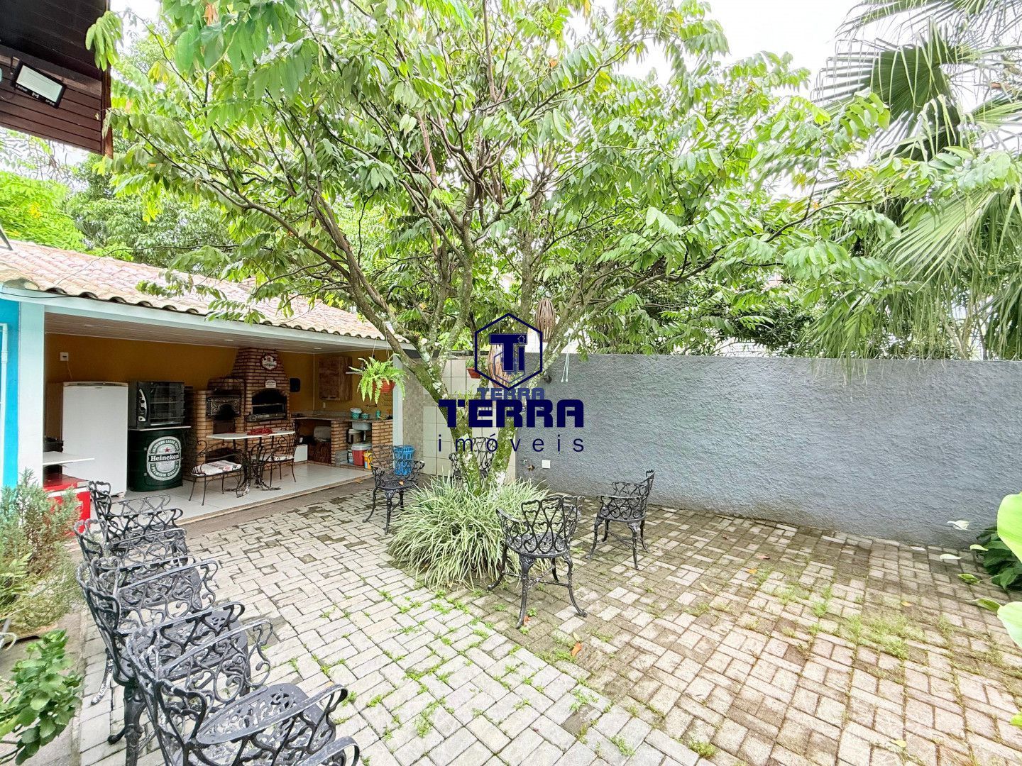 Imagens do imóveis Excelente casa linear de condomínio com 4 quartos, área gourmet e piscina!