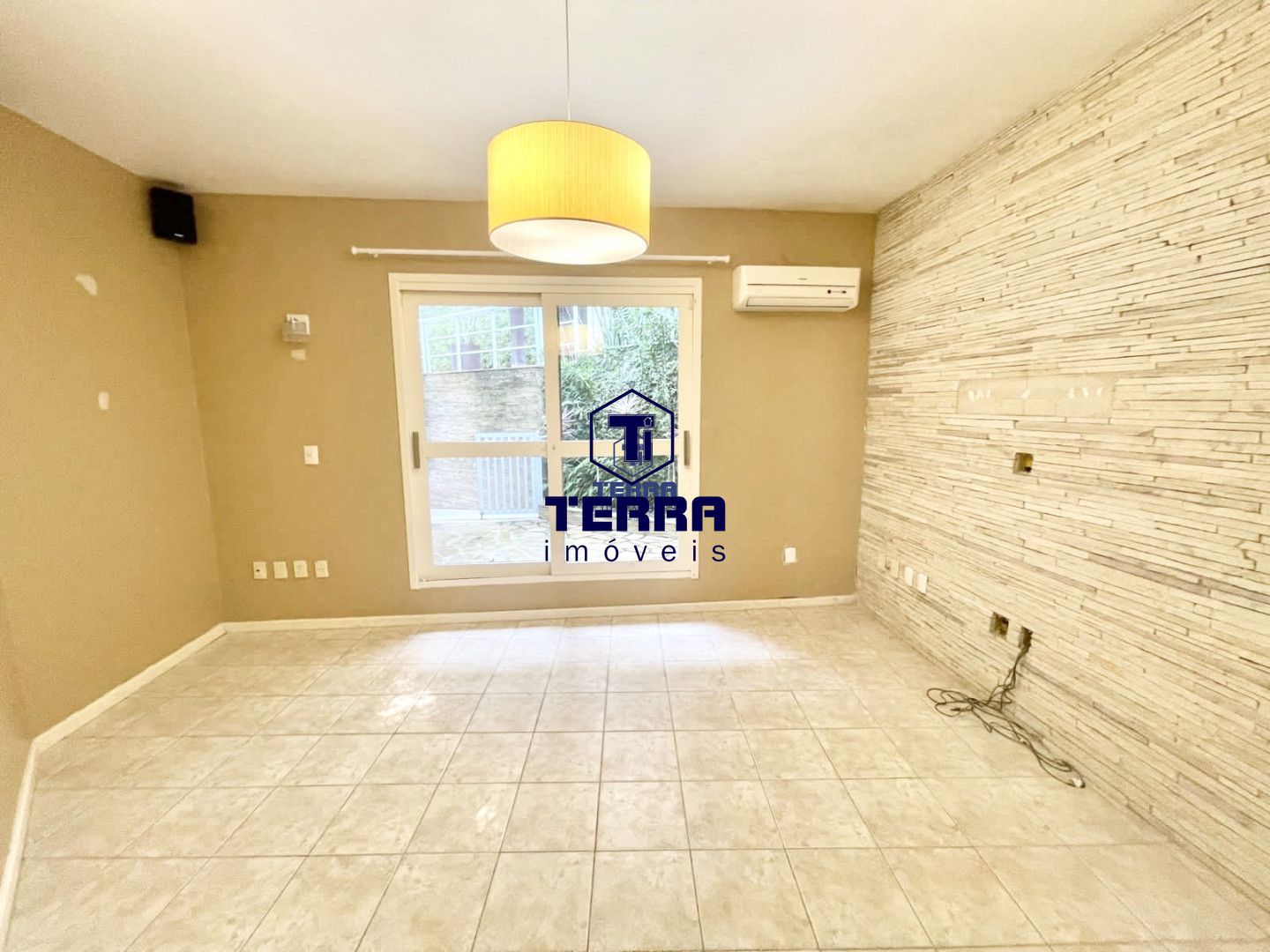 Imagens do imóveis Linda residência no Badu, com 6 quartos sendo 5 suítes, área de lazer completa.