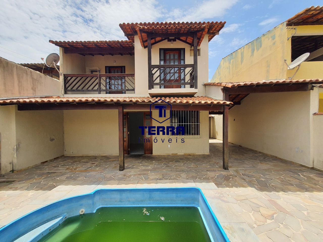Imagens do imóveis Casa dentro de condomínio, com excelente localização no Rio do Ouro.