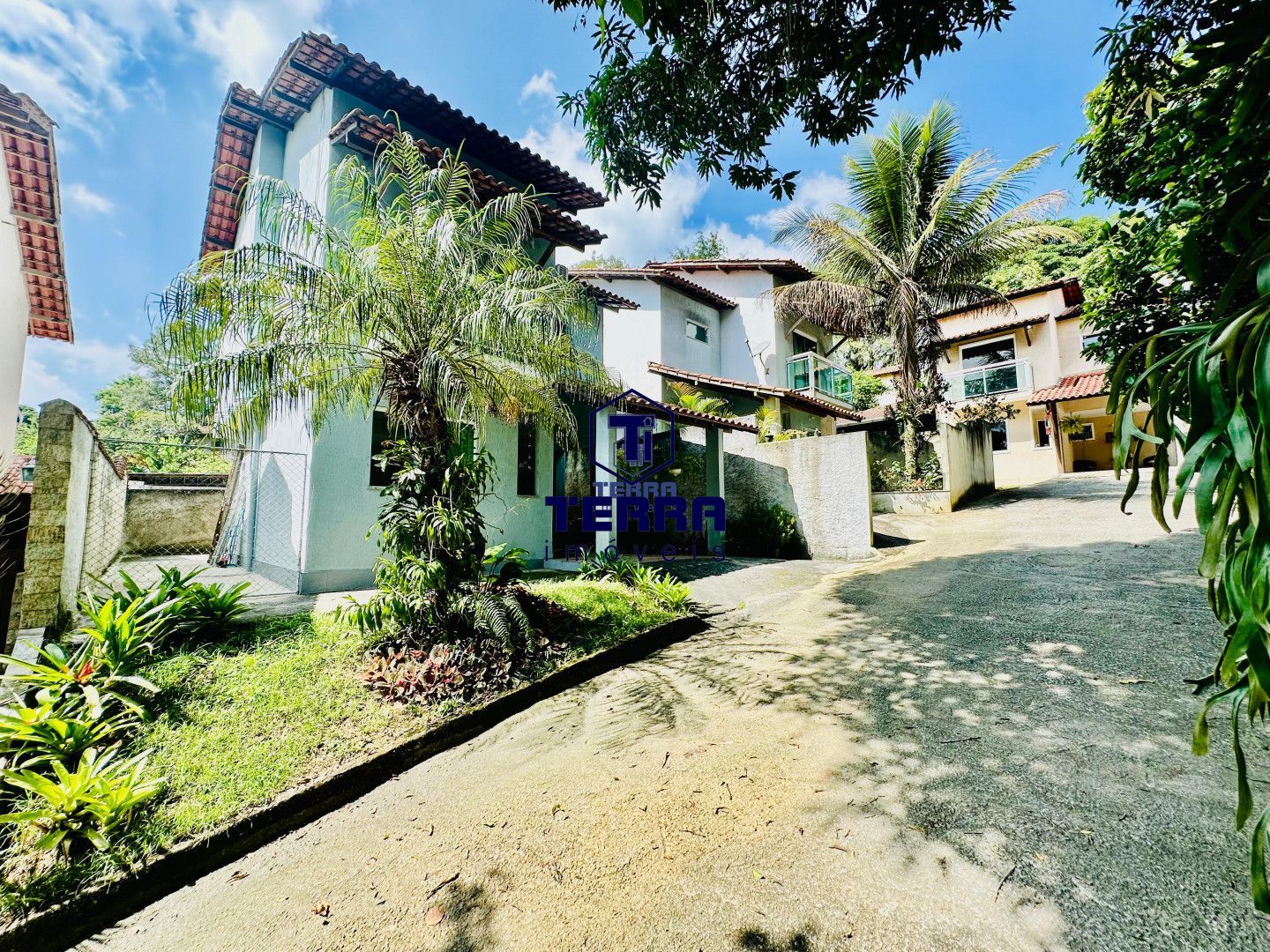 Imagens do imóveis Excelente Casa Duplex com 3 quartos sendo um suíte em Várzea Da Moças!