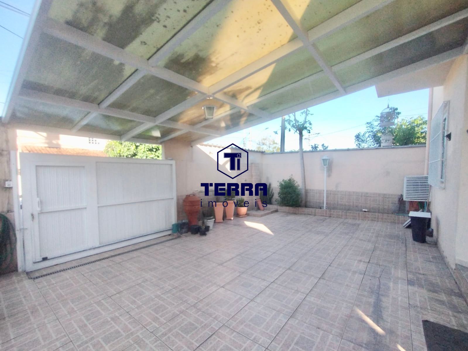 Imagens do imóveis Linda residência em Maria Paula, com 3 quartos, uma suíte e quintal privativo.