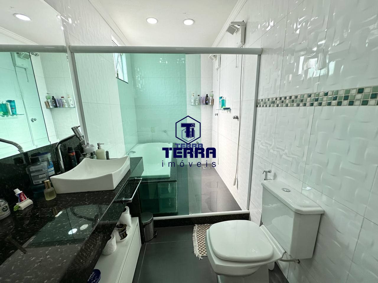 Imagens do imóveis Residência ímpar com 6 quartos dentro de condomínio em Pendotiba!