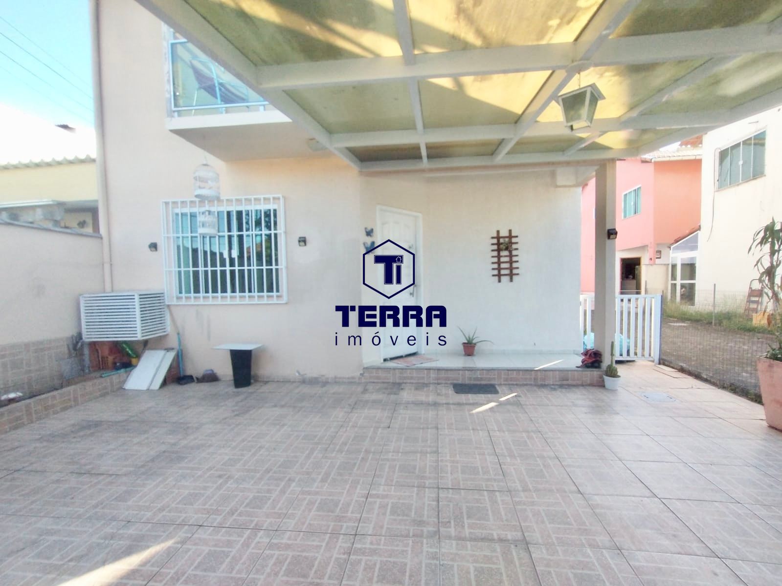 Imagens do imóveis Linda residência em Maria Paula, com 3 quartos, uma suíte e quintal privativo.