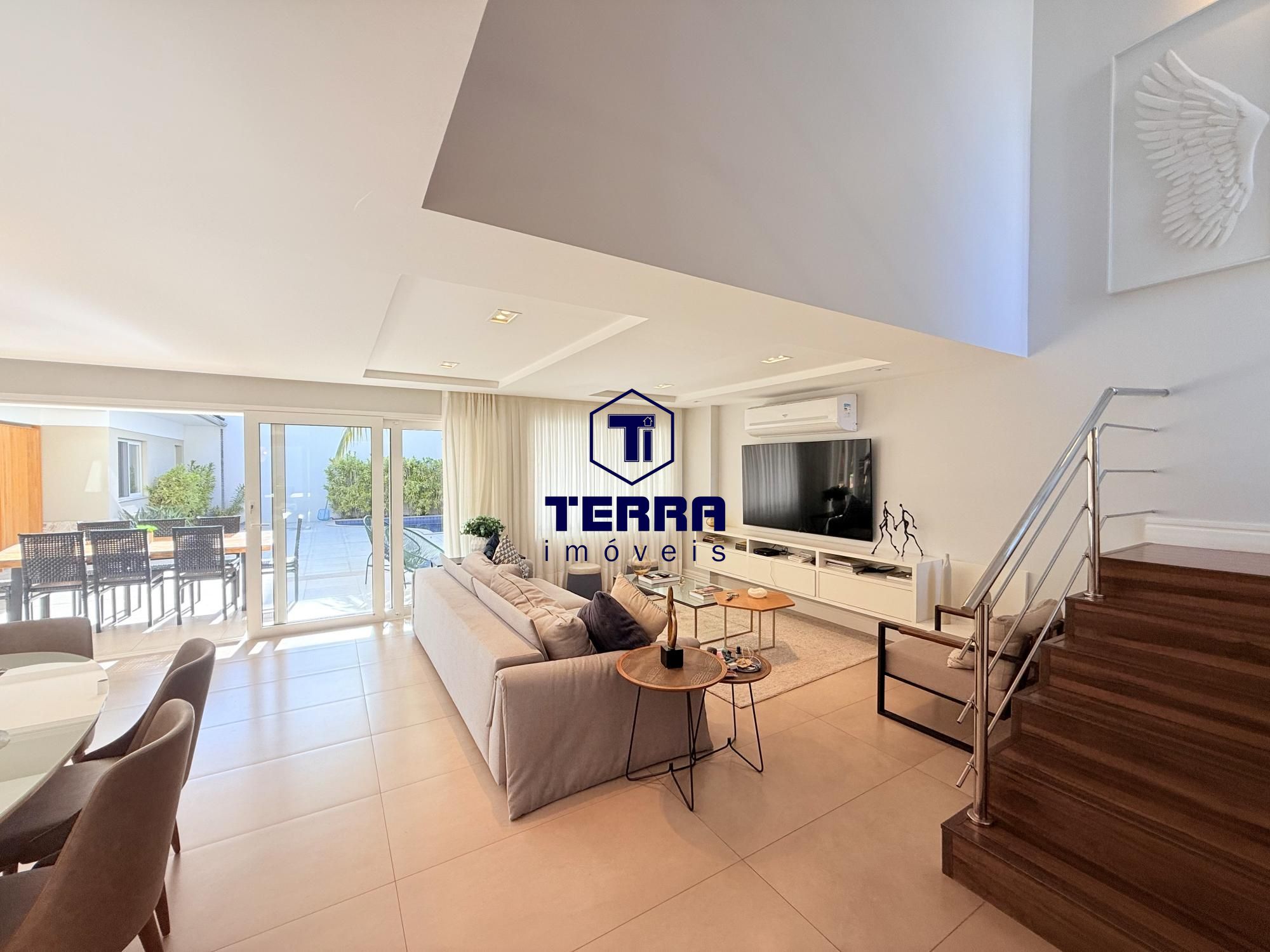 Imagens do imóveis Seu Refúgio de Luxo em Camboinhas – Casa com 4 suítes, piscina e Energia Solar