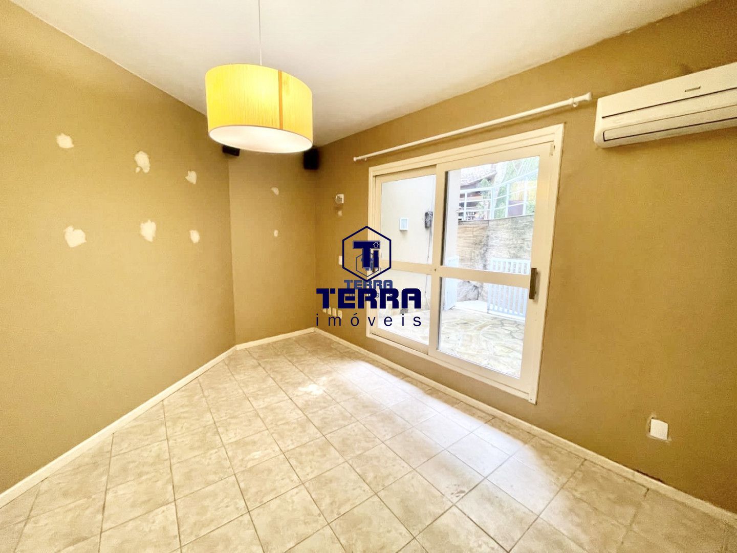 Imagens do imóveis Linda residência no Badu, com 6 quartos sendo 5 suítes, área de lazer completa.