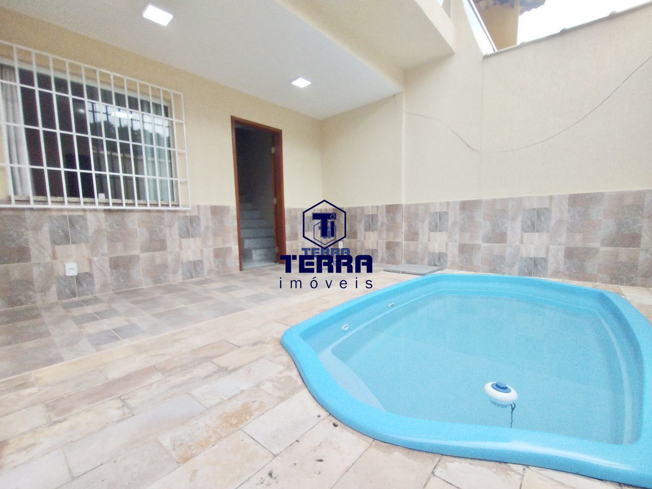 Imagens do imóveis Linda casa duplex com 2 quartos sendo uma suíte e área de lazer em Tribobó.