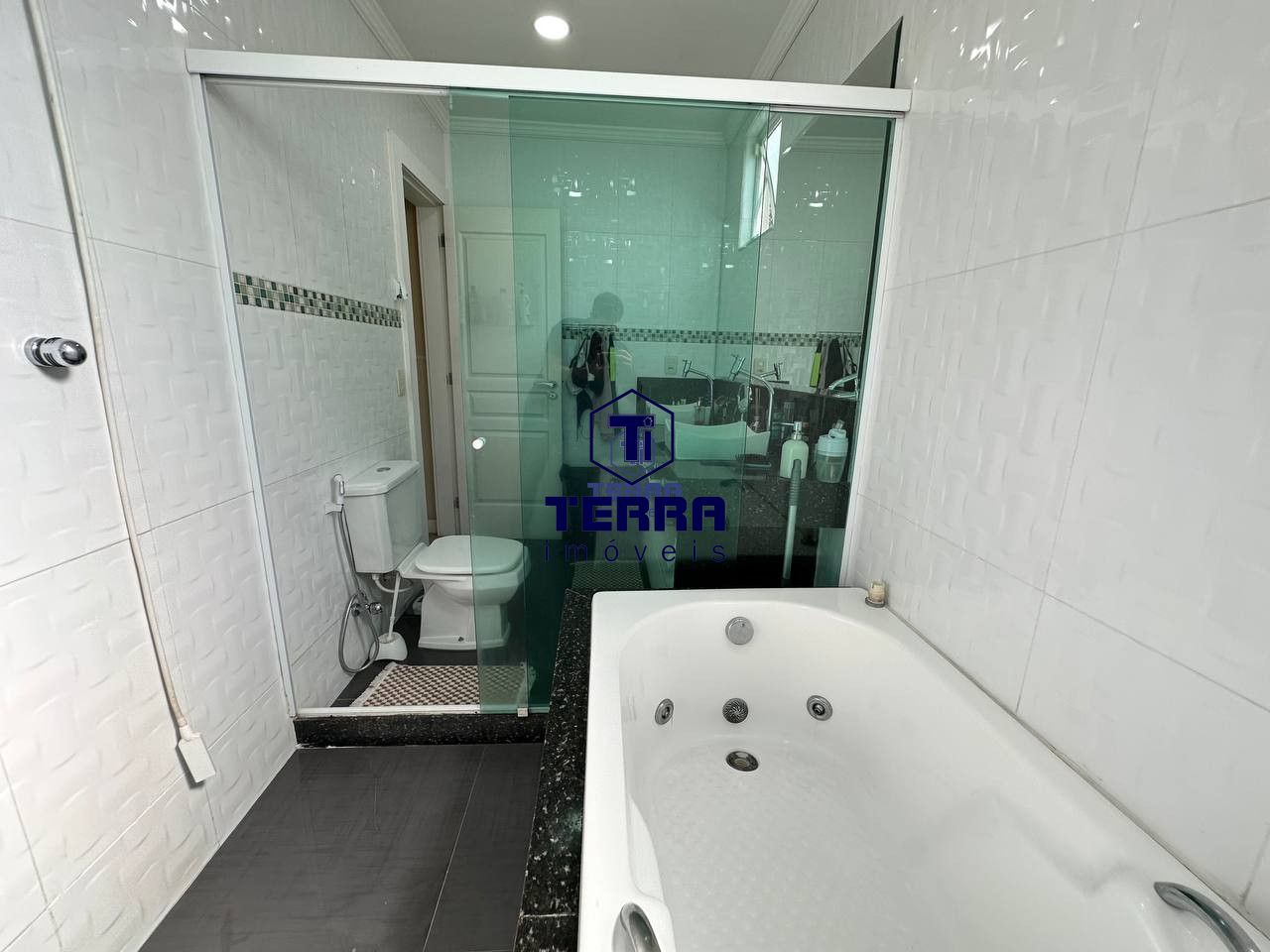 Imagens do imóveis Residência ímpar com 6 quartos dentro de condomínio em Pendotiba!