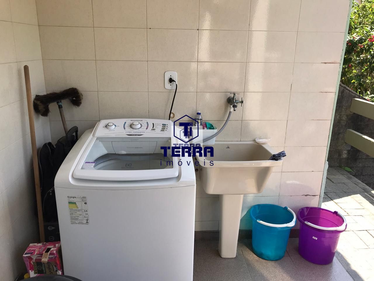 Imagens do imóveis Ampla casa de 3 quartos com quintal arborizado no Badú em Pendotiba.