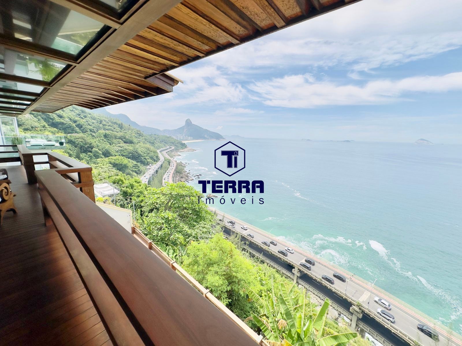 Imagens do imóveis Casa Espetacular no Joá, com 4 suítes , elevador e vista eterna pro mar!!!