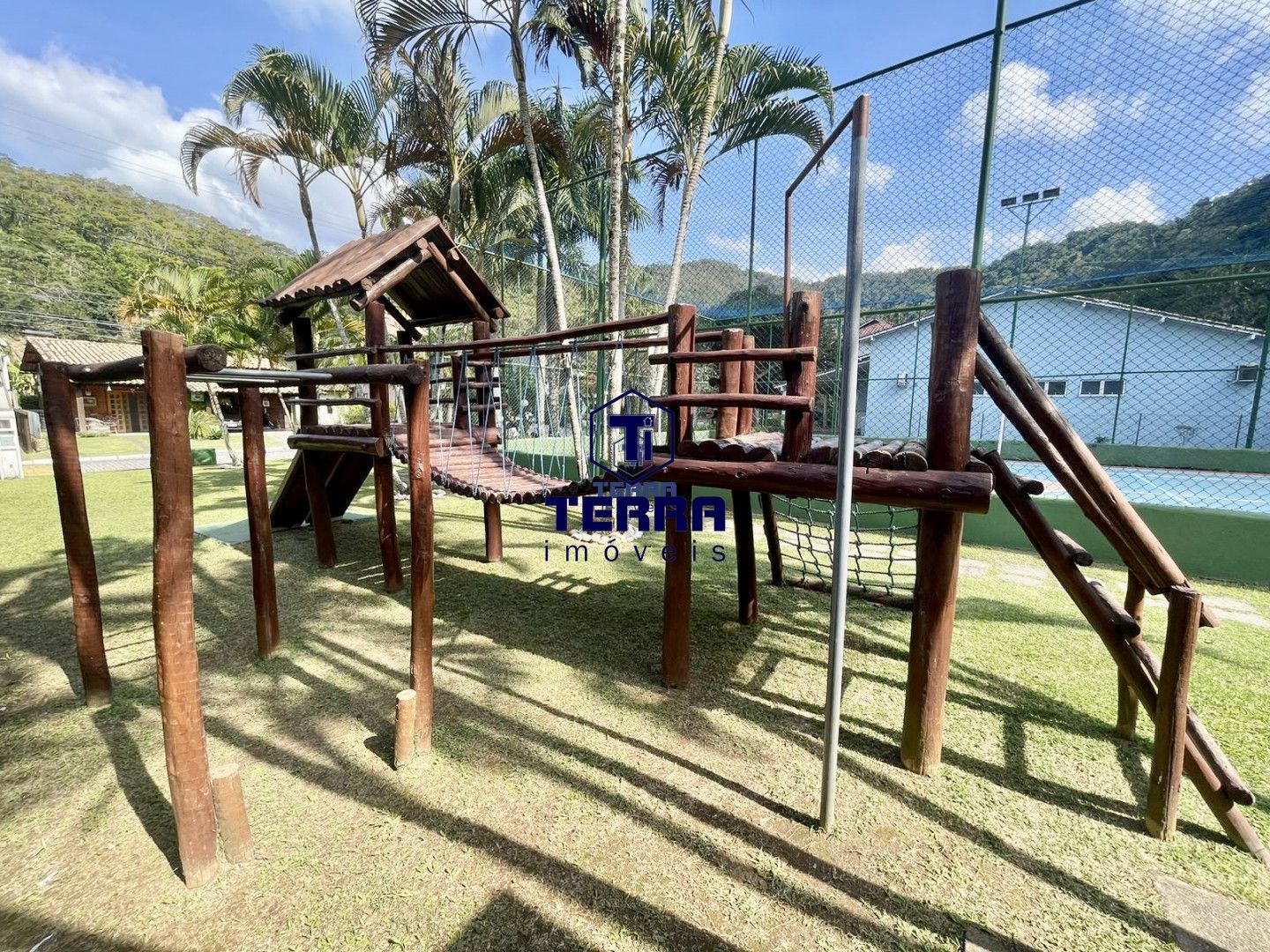 Imagens do imóveis Lindo triplex com 3 quartos, uma suíte com área de lazer completa no Ubá Recanto