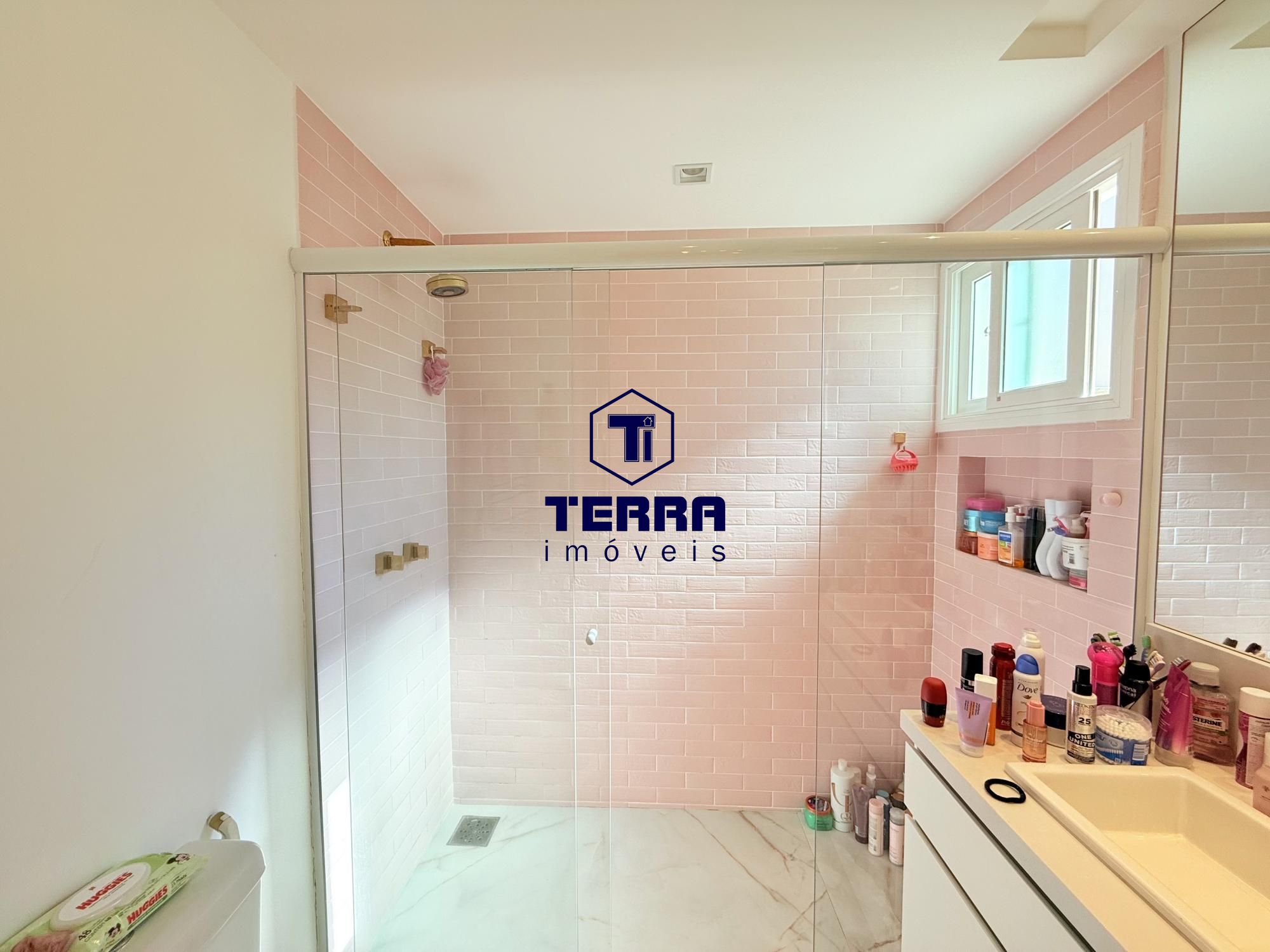 Imagens do imóveis Seu Refúgio de Luxo em Camboinhas – Casa com 4 suítes, piscina e Energia Solar