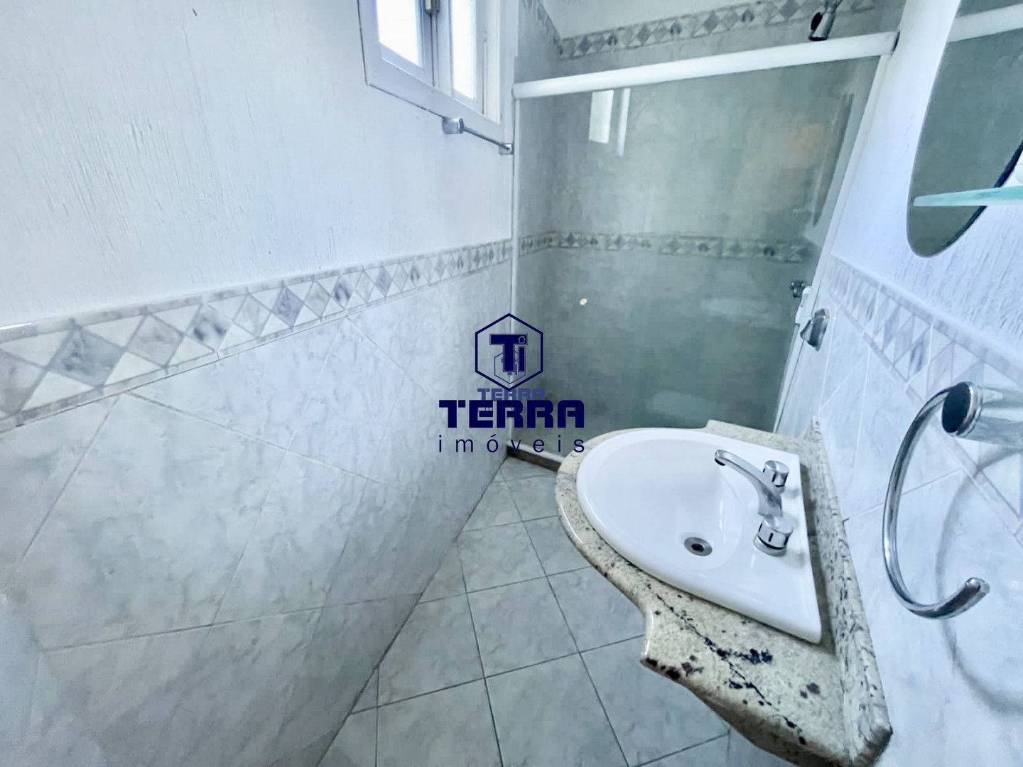 Imagens do imóveis Linda residência no Badu, com 6 quartos sendo 5 suítes, área de lazer completa.