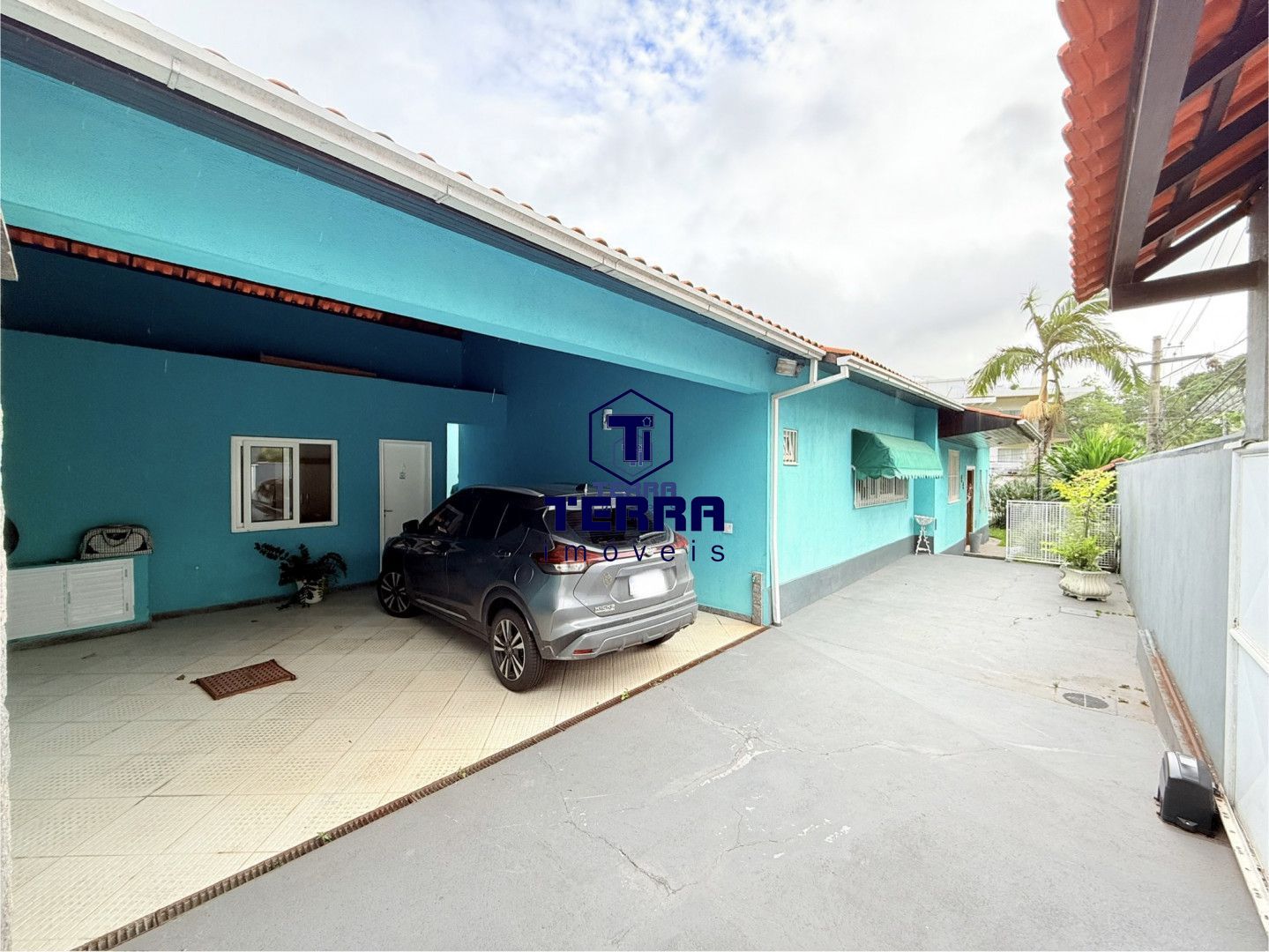 Imagens do imóveis Excelente casa linear de condomínio com 4 quartos, área gourmet e piscina!