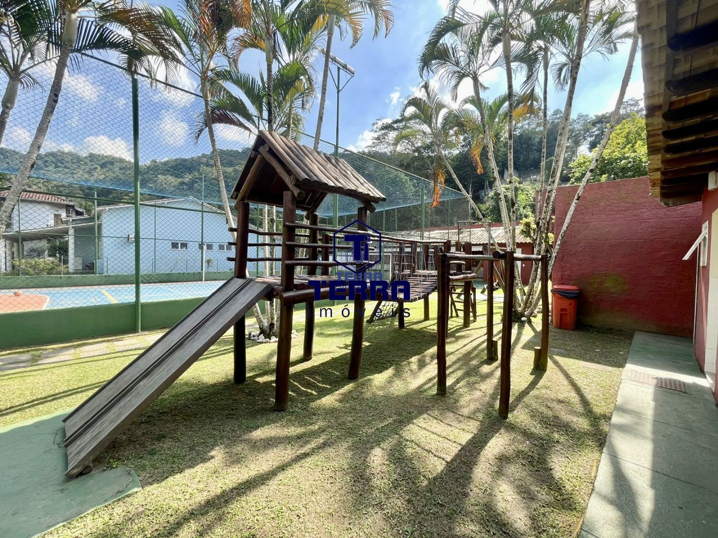 Imagens do imóveis Lindo triplex com 3 quartos, uma suíte com área de lazer completa no Ubá Recanto