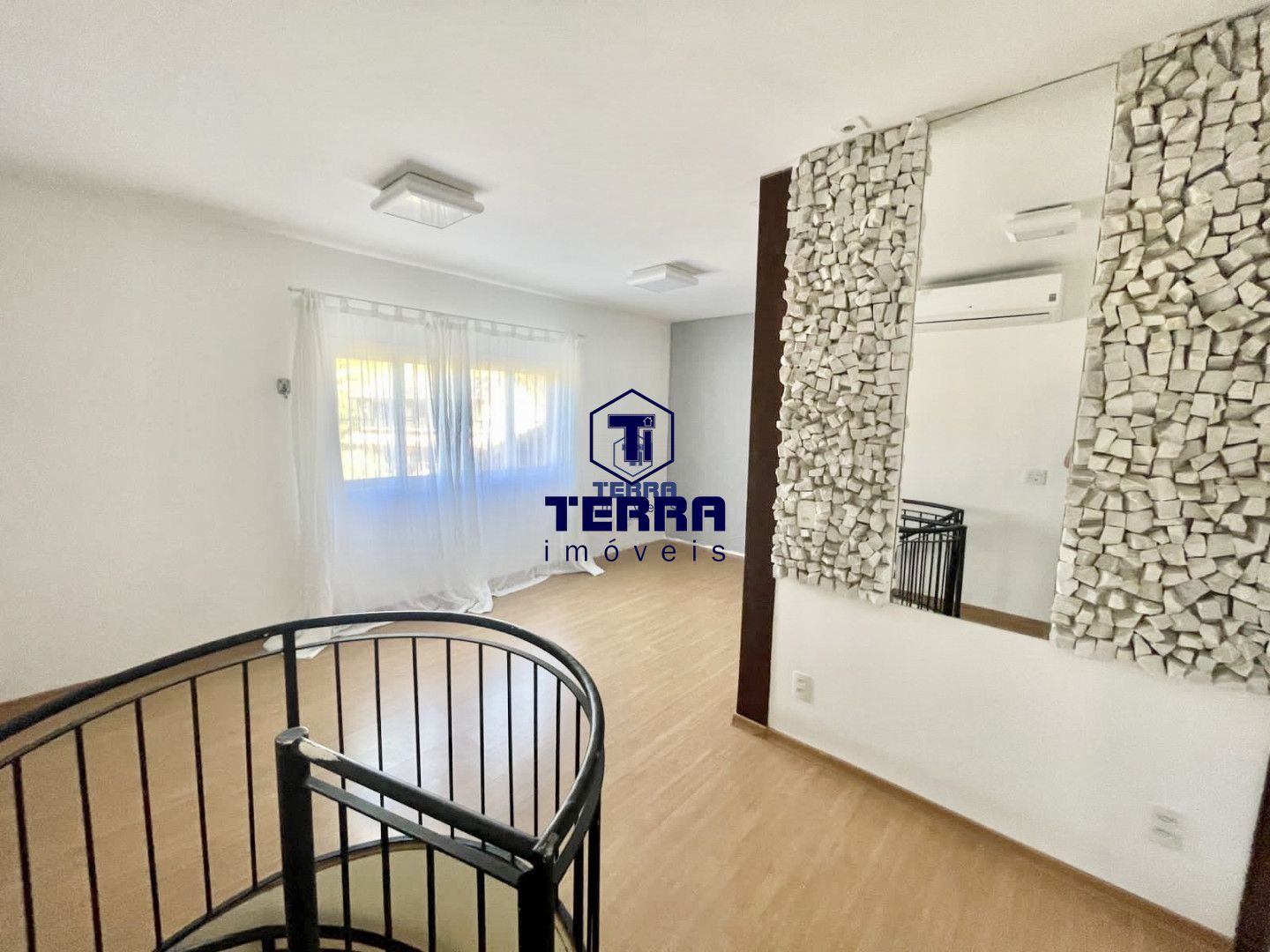 Imagens do imóveis Linda residência no Badu, com 6 quartos sendo 5 suítes, área de lazer completa.