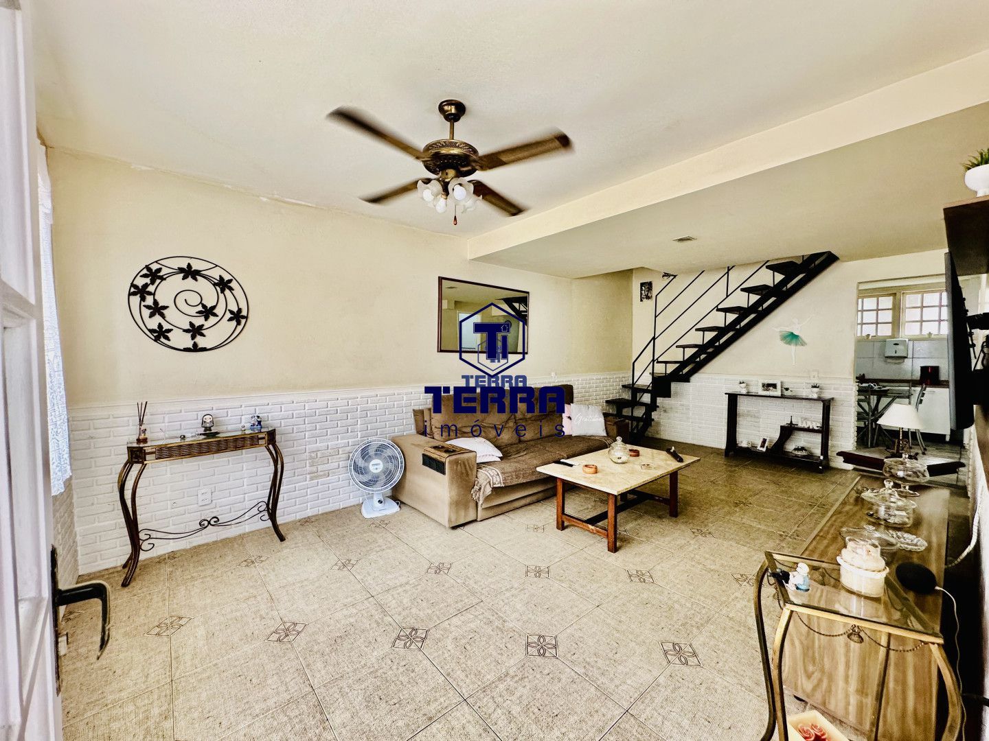 Imagens do imóveis Casa duplex com 3 quartos sendo 1 suíte, com grande quintal, em Maria Paula!