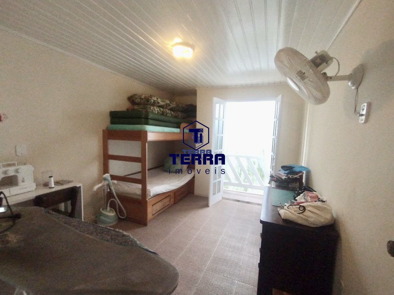 Imagens do imóveis Linda residência com 6 quartos sendo uma suíte com closet e vista panorâmica.