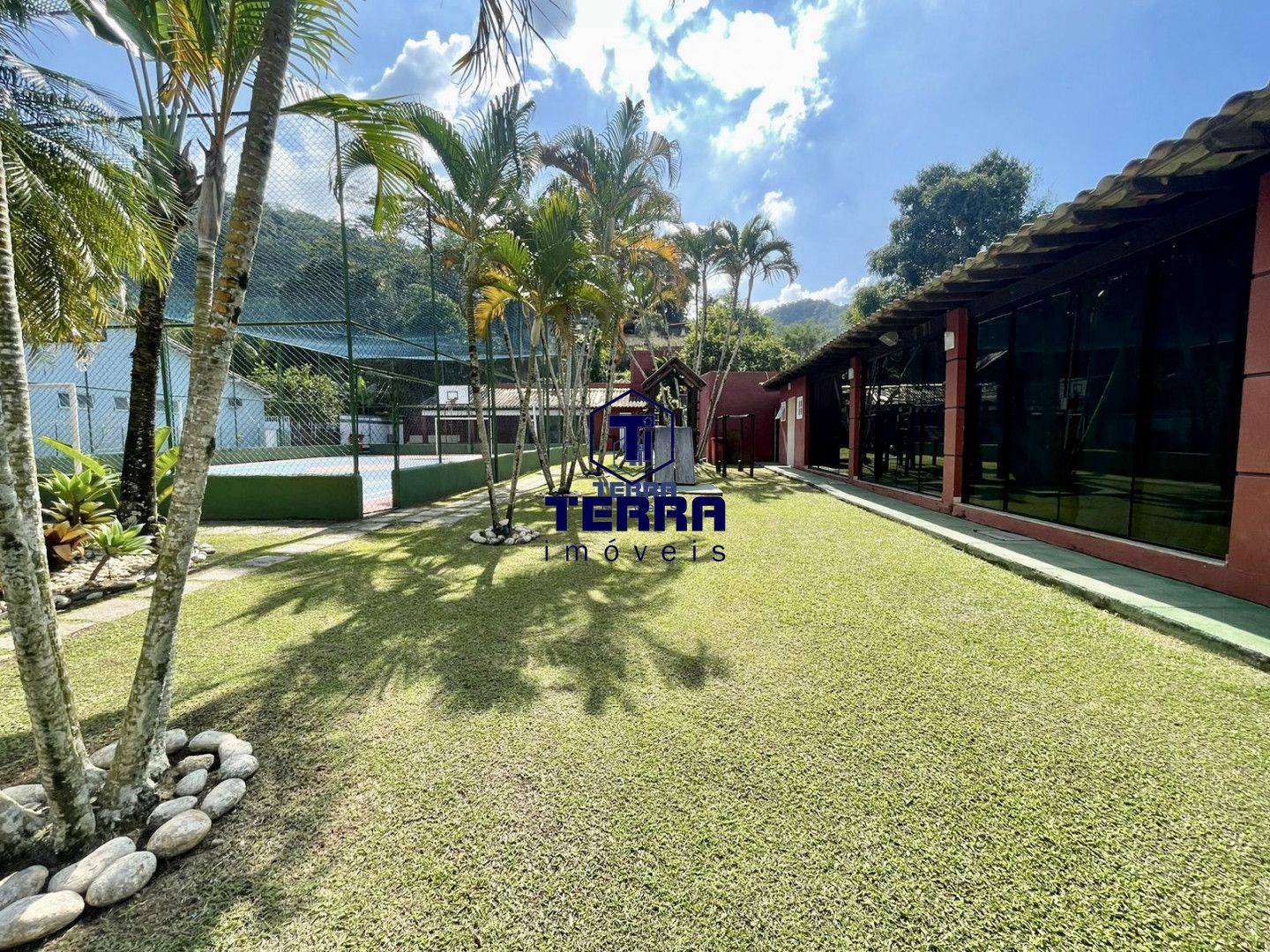 Imagens do imóveis Lindo triplex com 3 quartos, uma suíte com área de lazer completa no Ubá Recanto