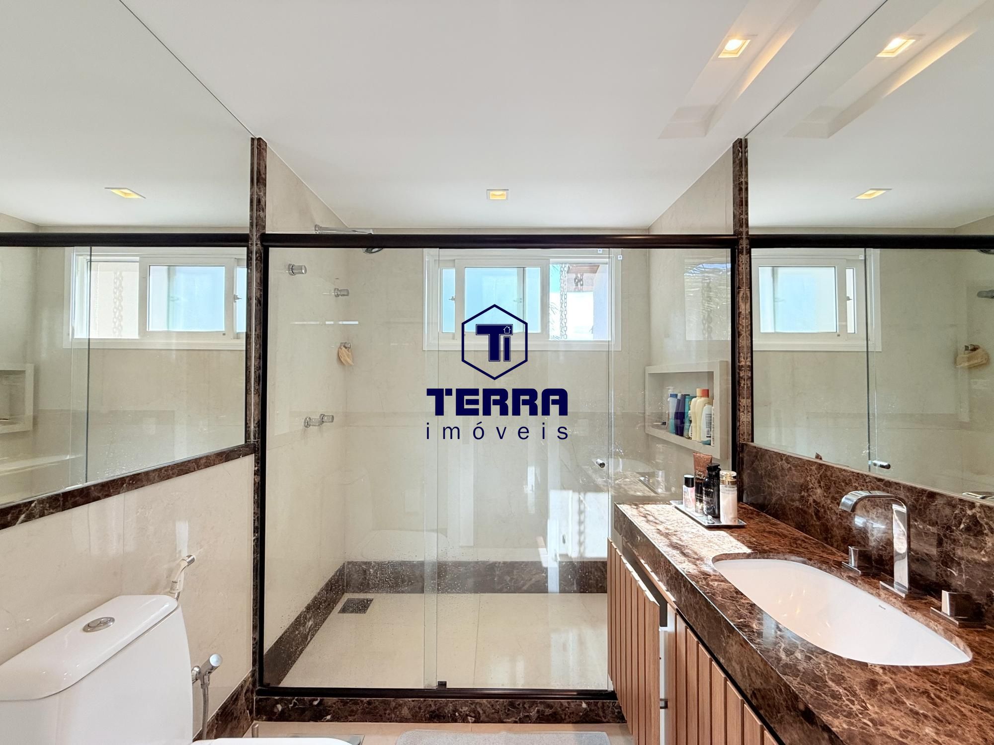 Imagens do imóveis Seu Refúgio de Luxo em Camboinhas – Casa com 4 suítes, piscina e Energia Solar