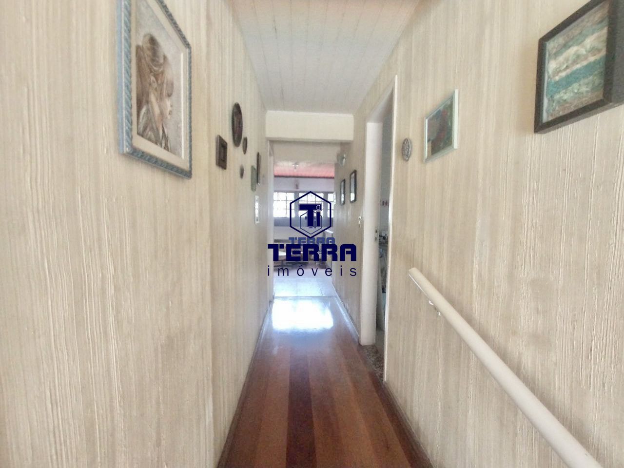 Imagens do imóveis Linda residência com 6 quartos sendo uma suíte com closet e vista panorâmica.