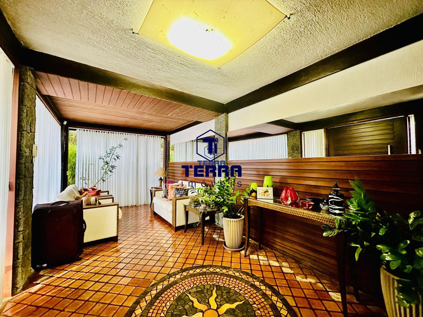 Imagens do imóveis Casa cinematográfica 4 suites totalmente mobiliada. Condomínio Vale de Itaipu