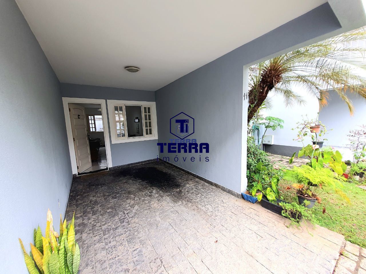 Imagens do imóveis Casa duplex, dentro de condomínio, com excelente localização em Maria Paula