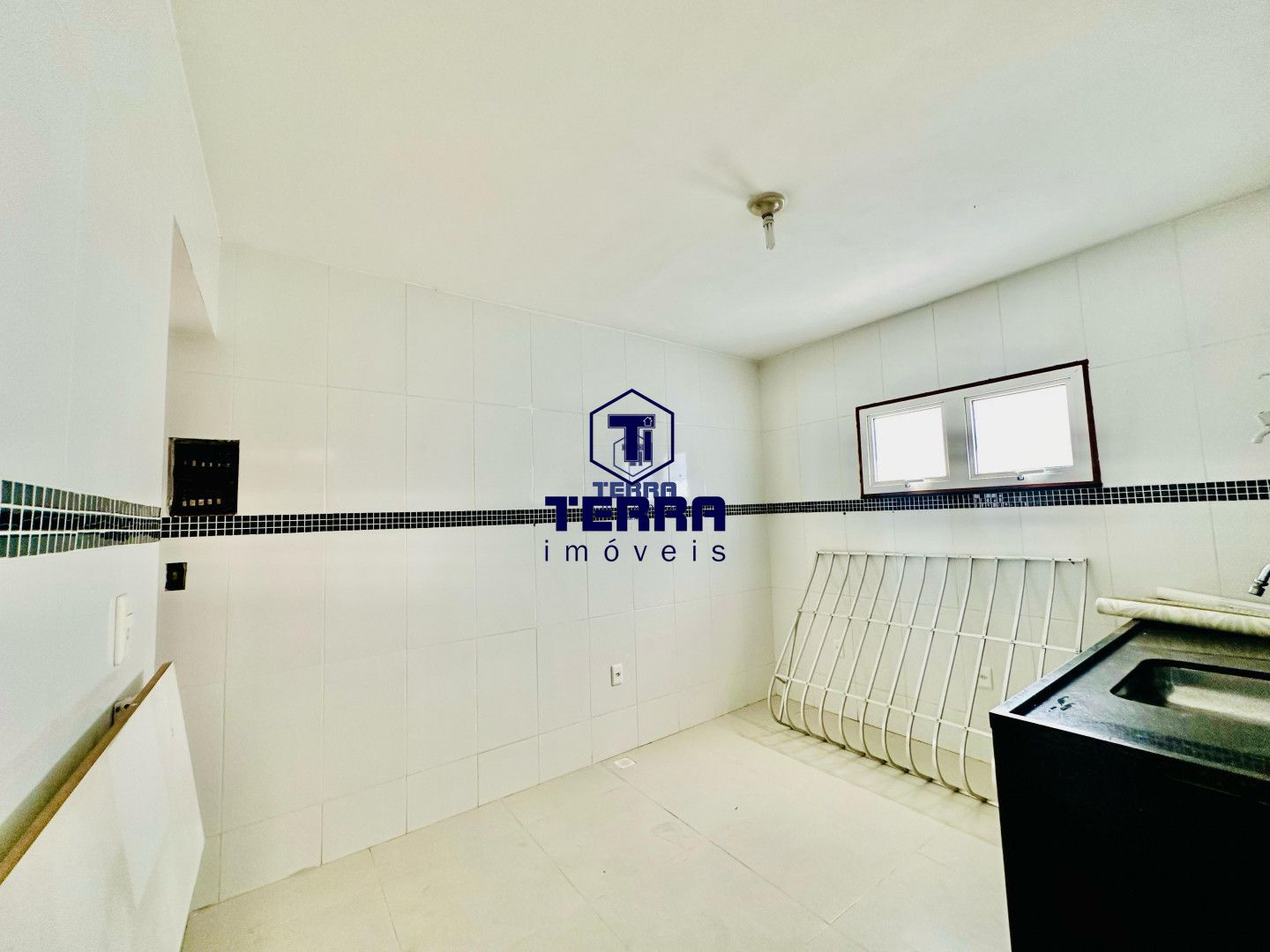 Imagens do imóveis Duplex 3 quartos sendo 1 suíte em Maria Paula. Recém reformada!