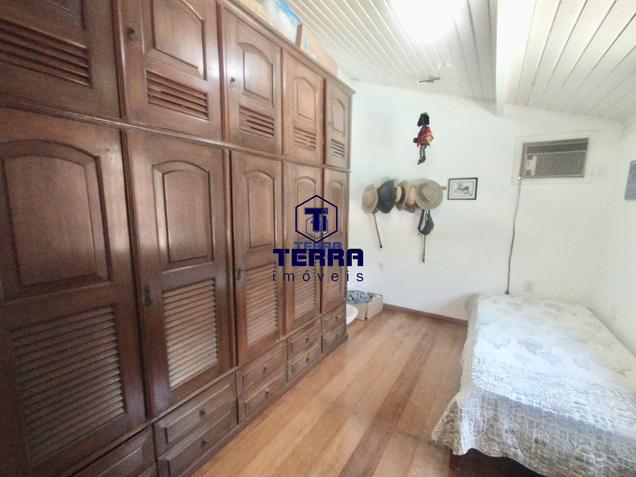 Imagens do imóveis Linda residência com 6 quartos sendo uma suíte com closet e vista panorâmica.