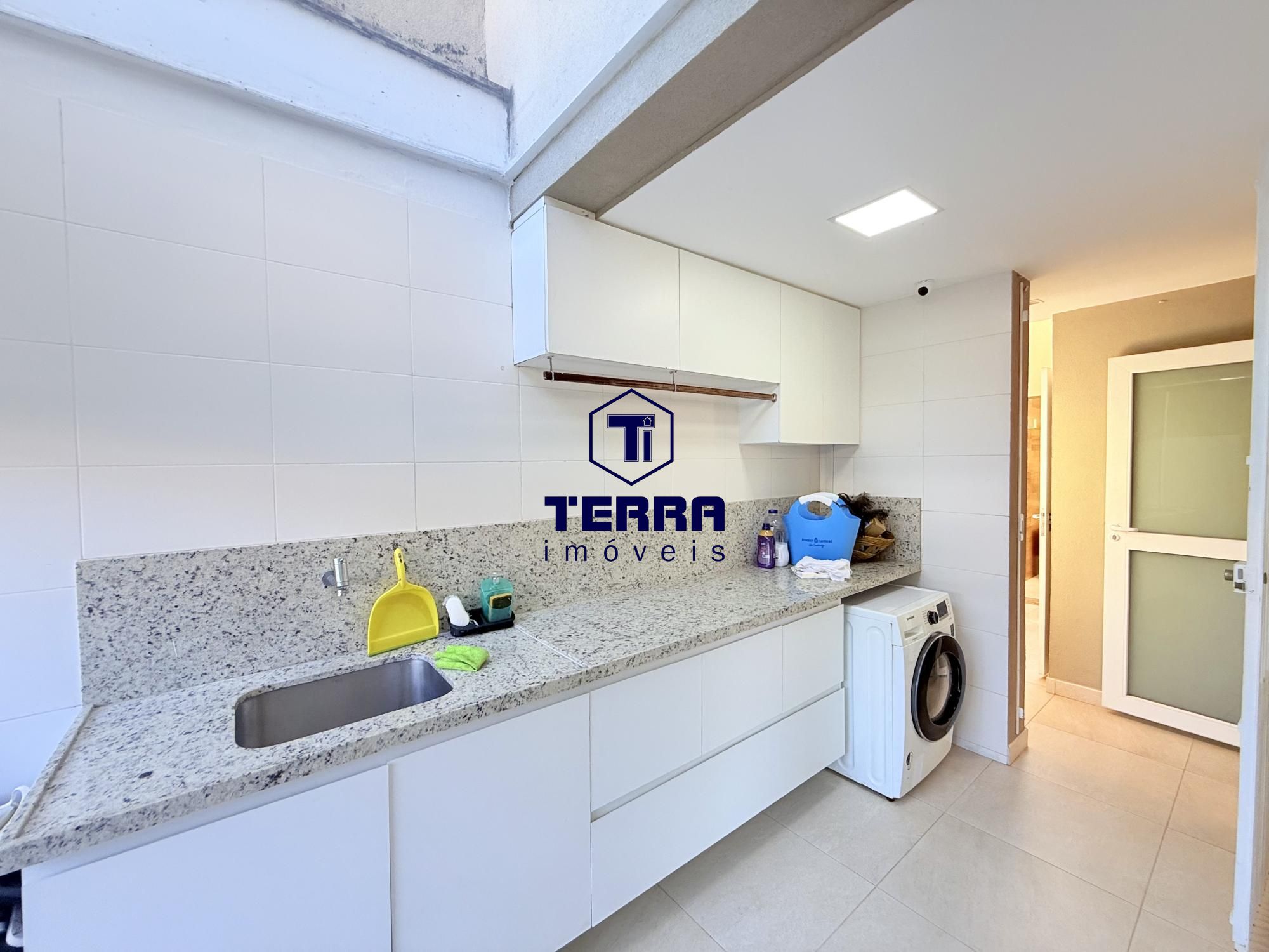 Imagens do imóveis Seu Refúgio de Luxo em Camboinhas – Casa com 4 suítes, piscina e Energia Solar