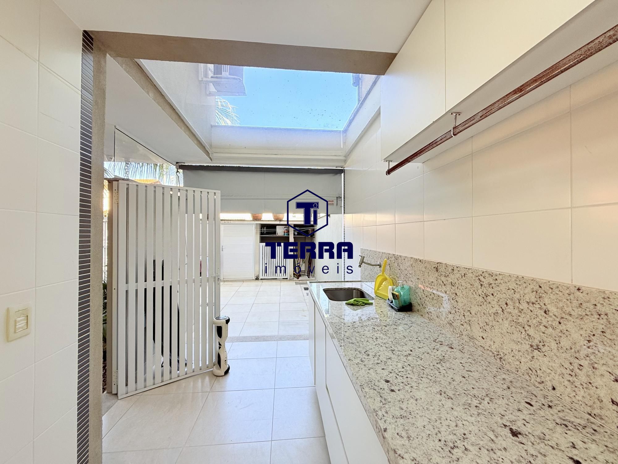 Imagens do imóveis Seu Refúgio de Luxo em Camboinhas – Casa com 4 suítes, piscina e Energia Solar