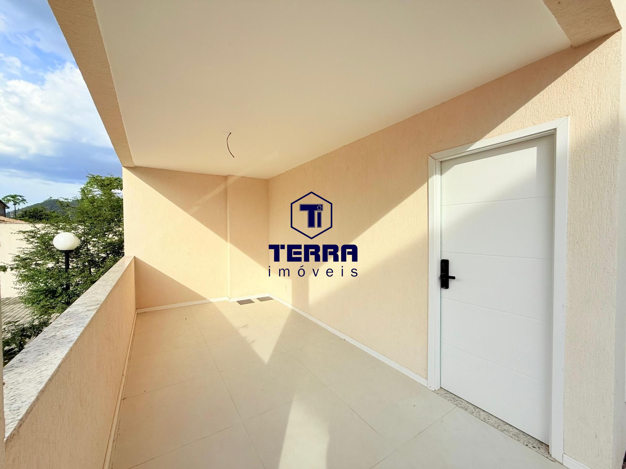 Imagens do imóveis More na região Oceânica, casa nova, com 3 suítes e quintal privativo.